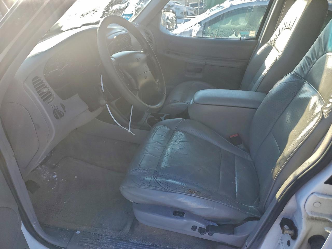 1998 Ford Explorer Белый vin: 1FMZU35P3WZC30070