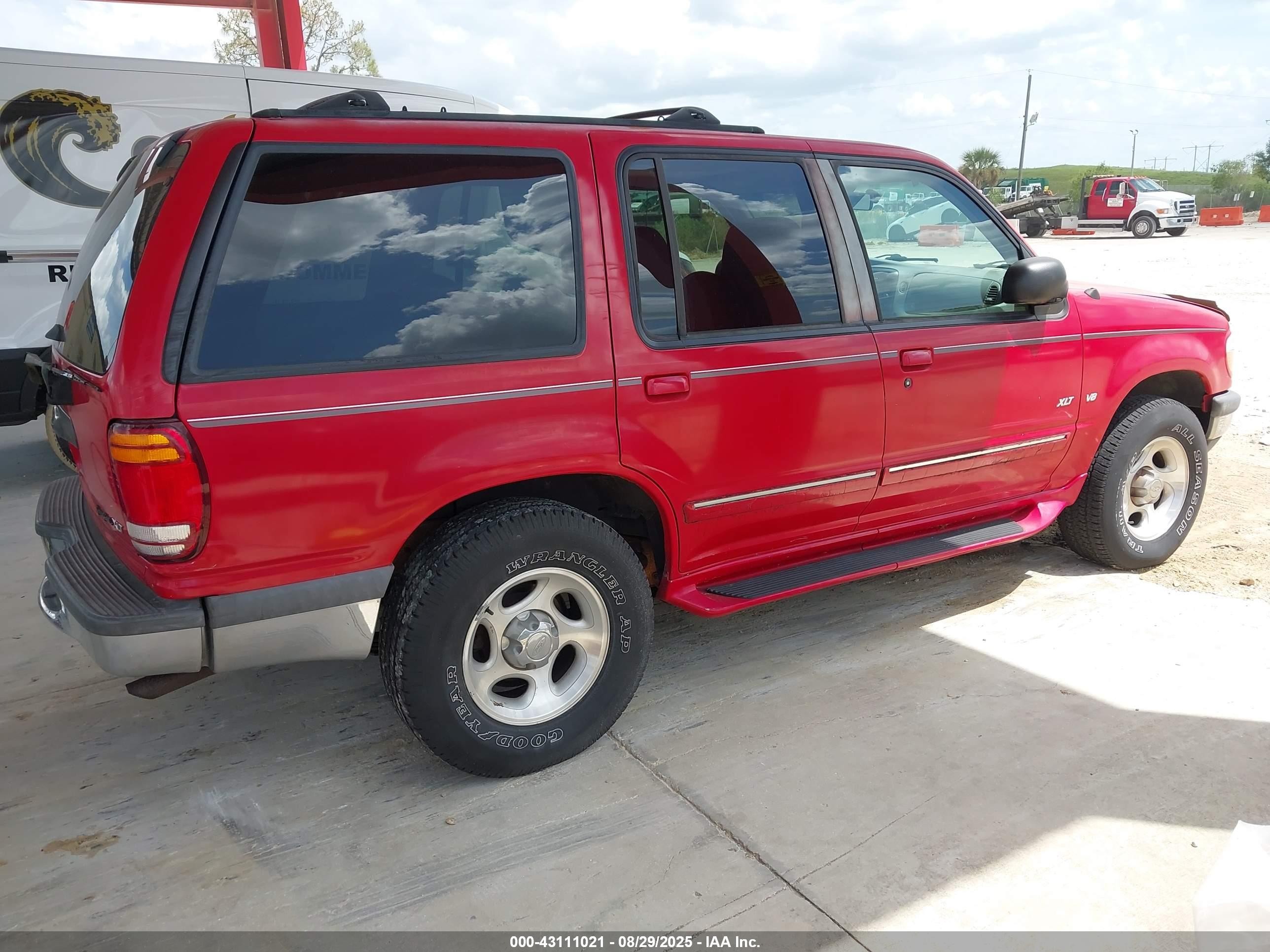 1998 Ford Explorer Eddie Bauer/limited/xlt Red vin: 1FMZU35P6WZC01128