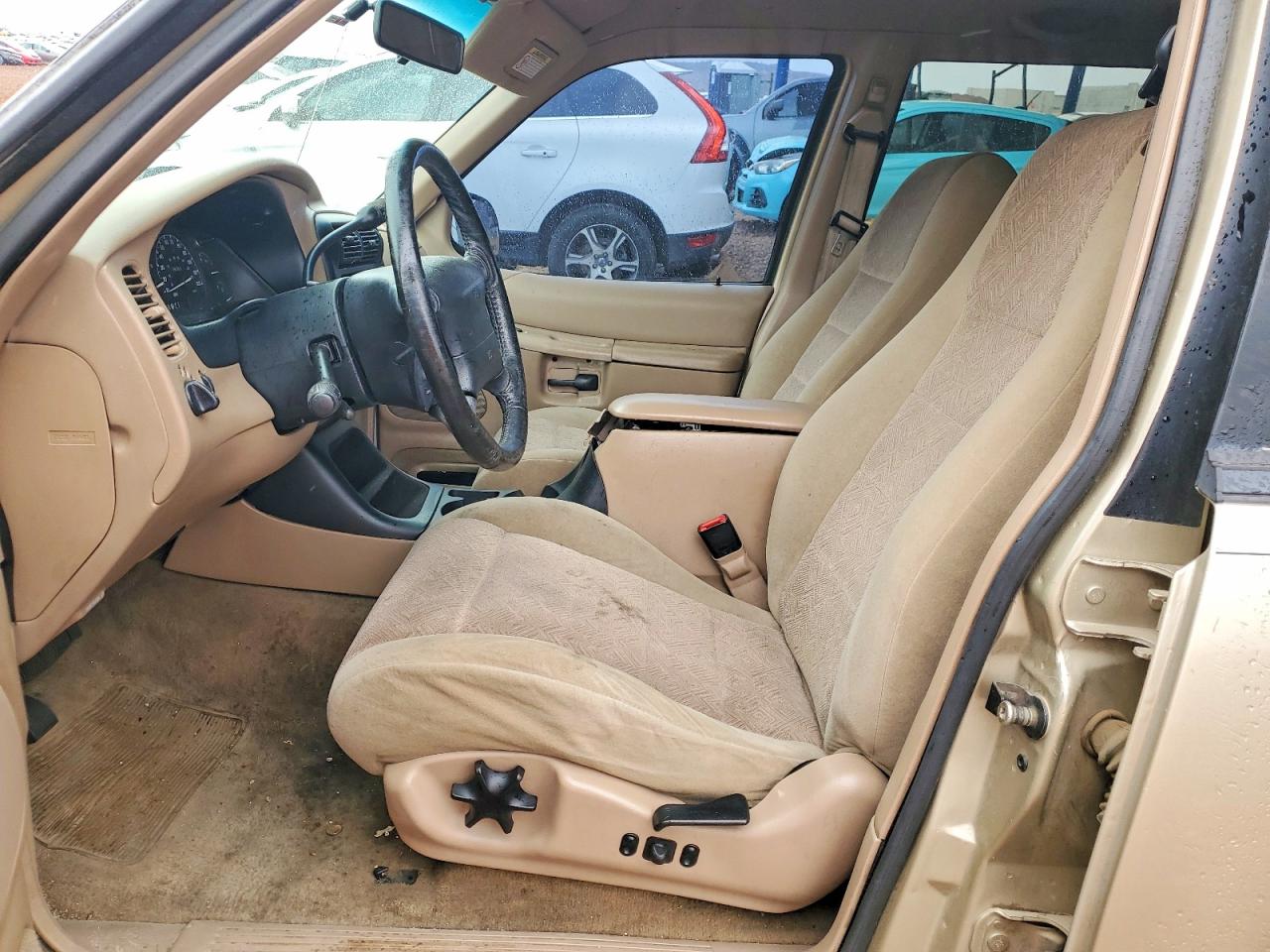 1999 Ford Explorer Tan vin: 1FMZU35P8XZB11934