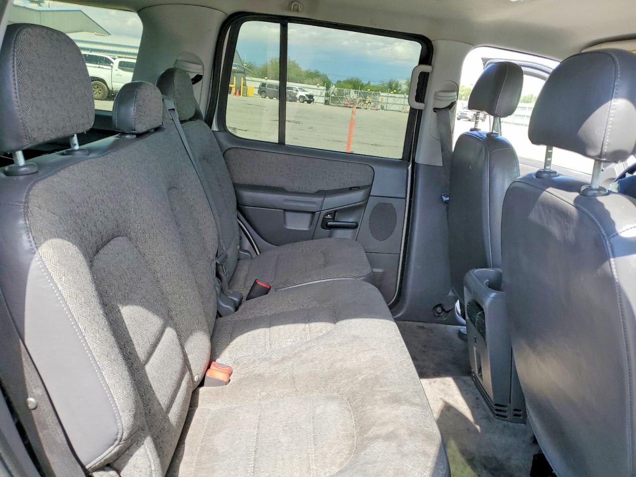 2004 Ford Explorer Xls Silver vin: 1FMZU62E04ZB38464