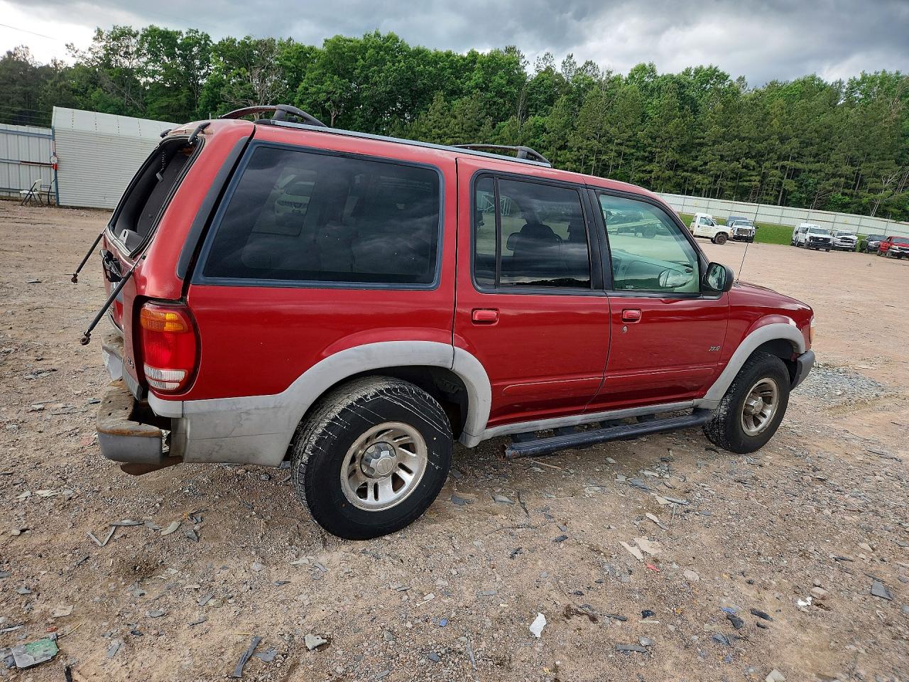 2001 Ford Explorer Red vin: 1FMZU62E61UB53902
