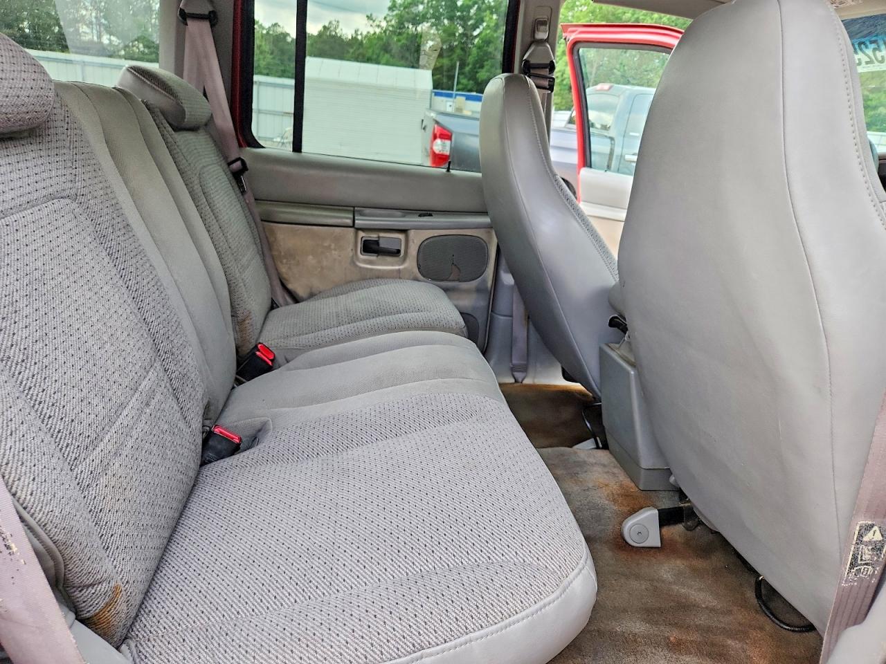 2001 Ford Explorer Red vin: 1FMZU62E61UB53902