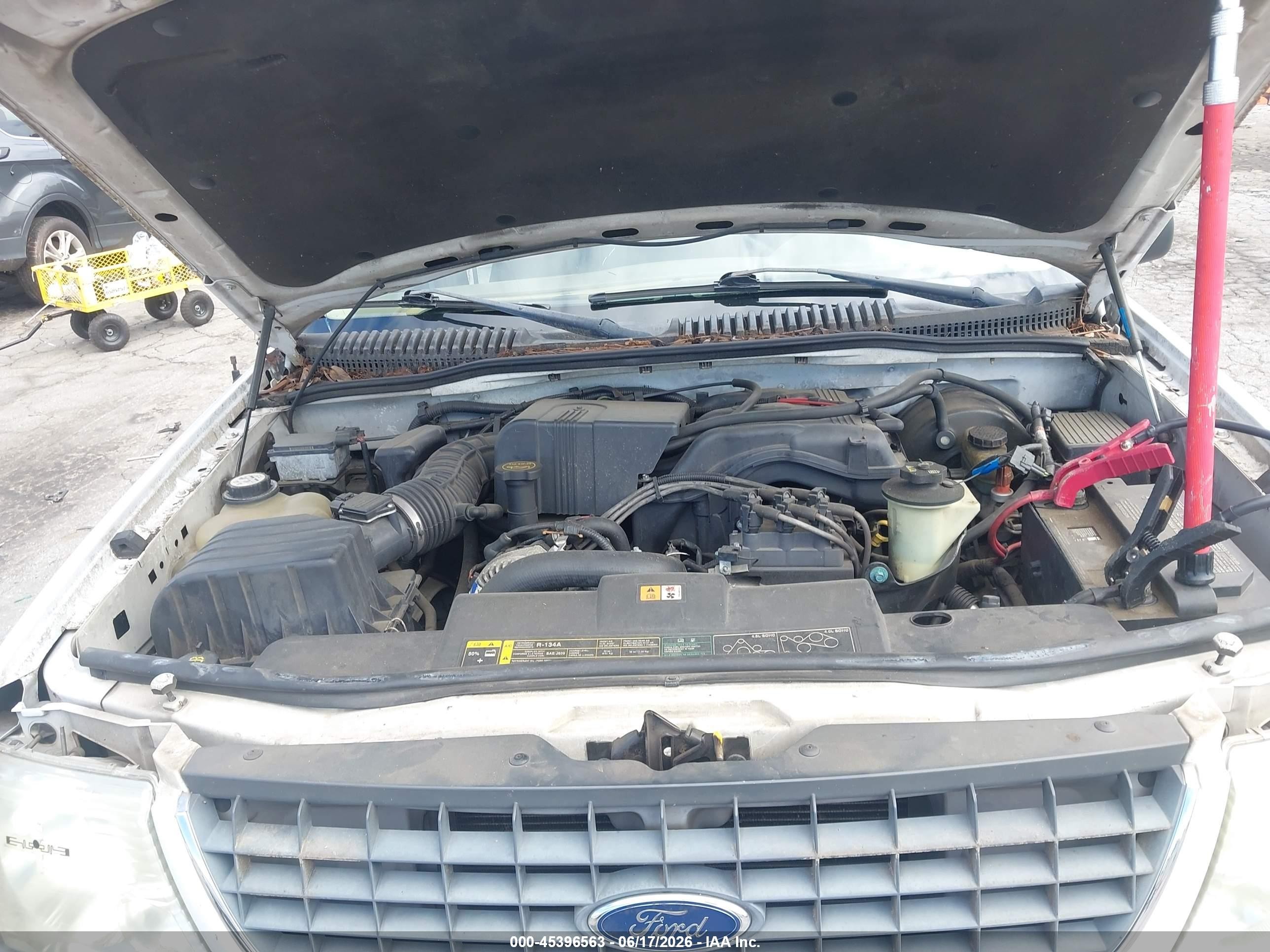 2002 Ford Explorer Xls White vin: 1FMZU62E62ZB79694