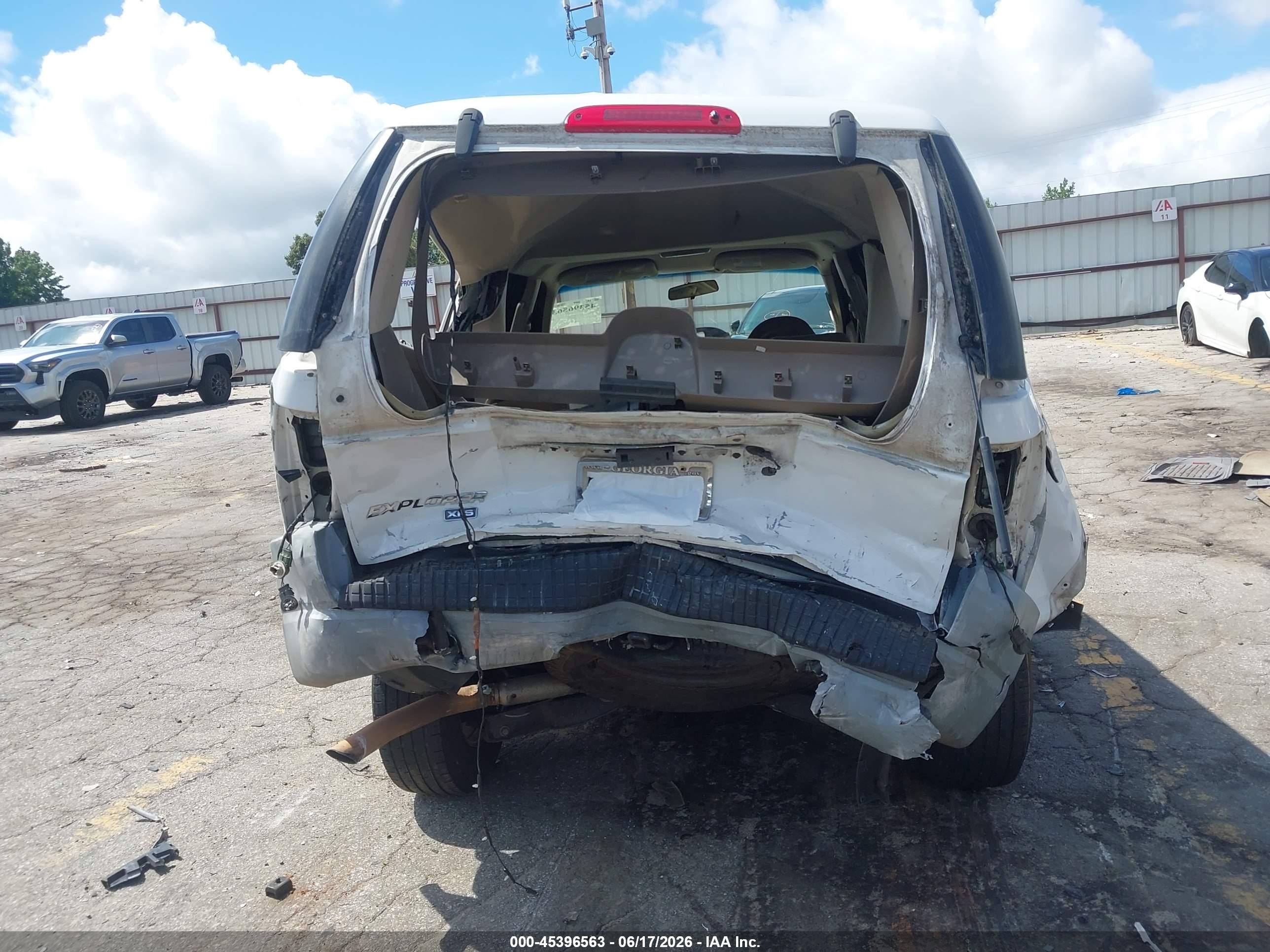 2002 Ford Explorer Xls White vin: 1FMZU62E62ZB79694