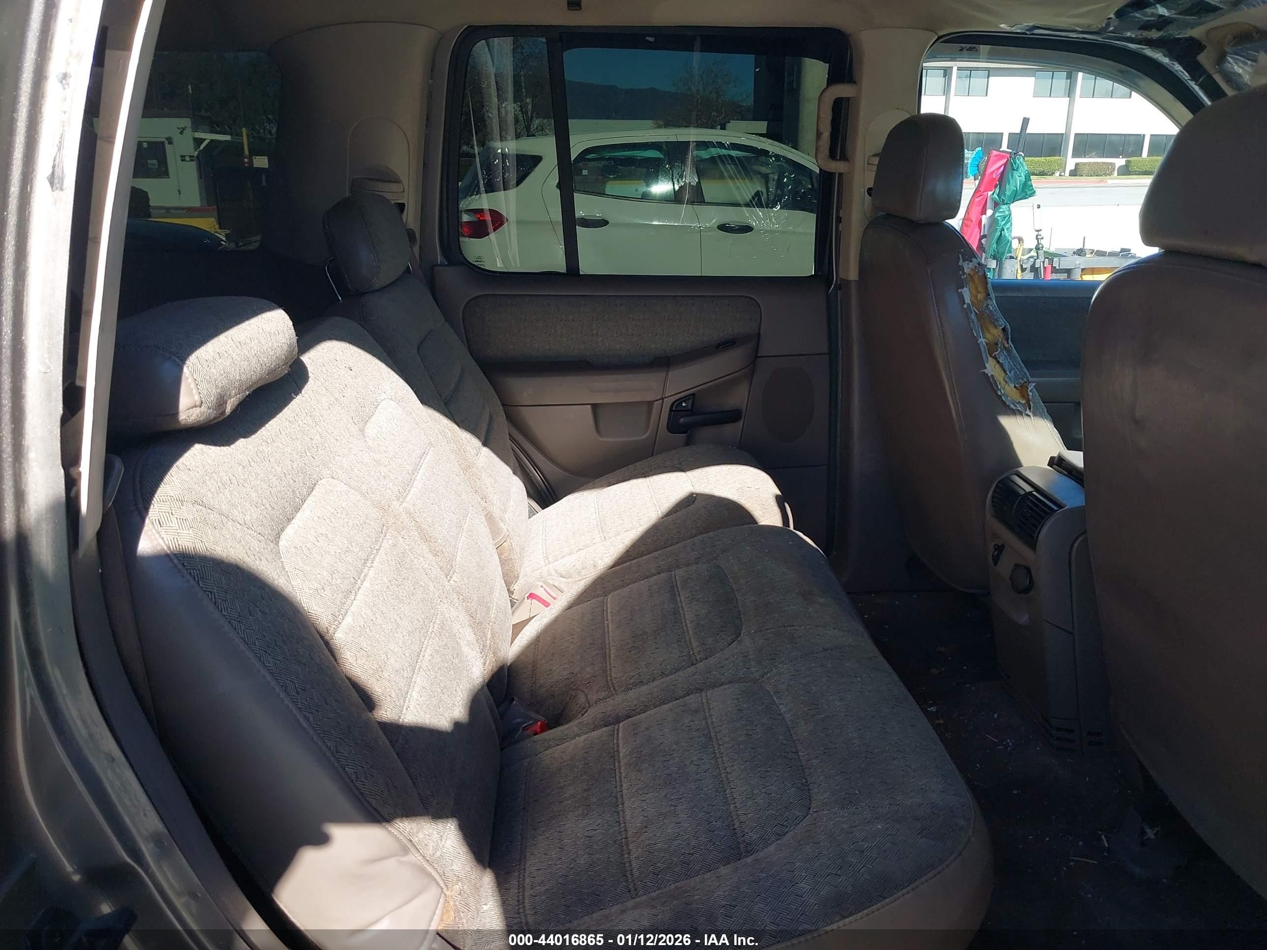 2002 Ford Explorer Xls Beige vin: 1FMZU62E62ZC31891