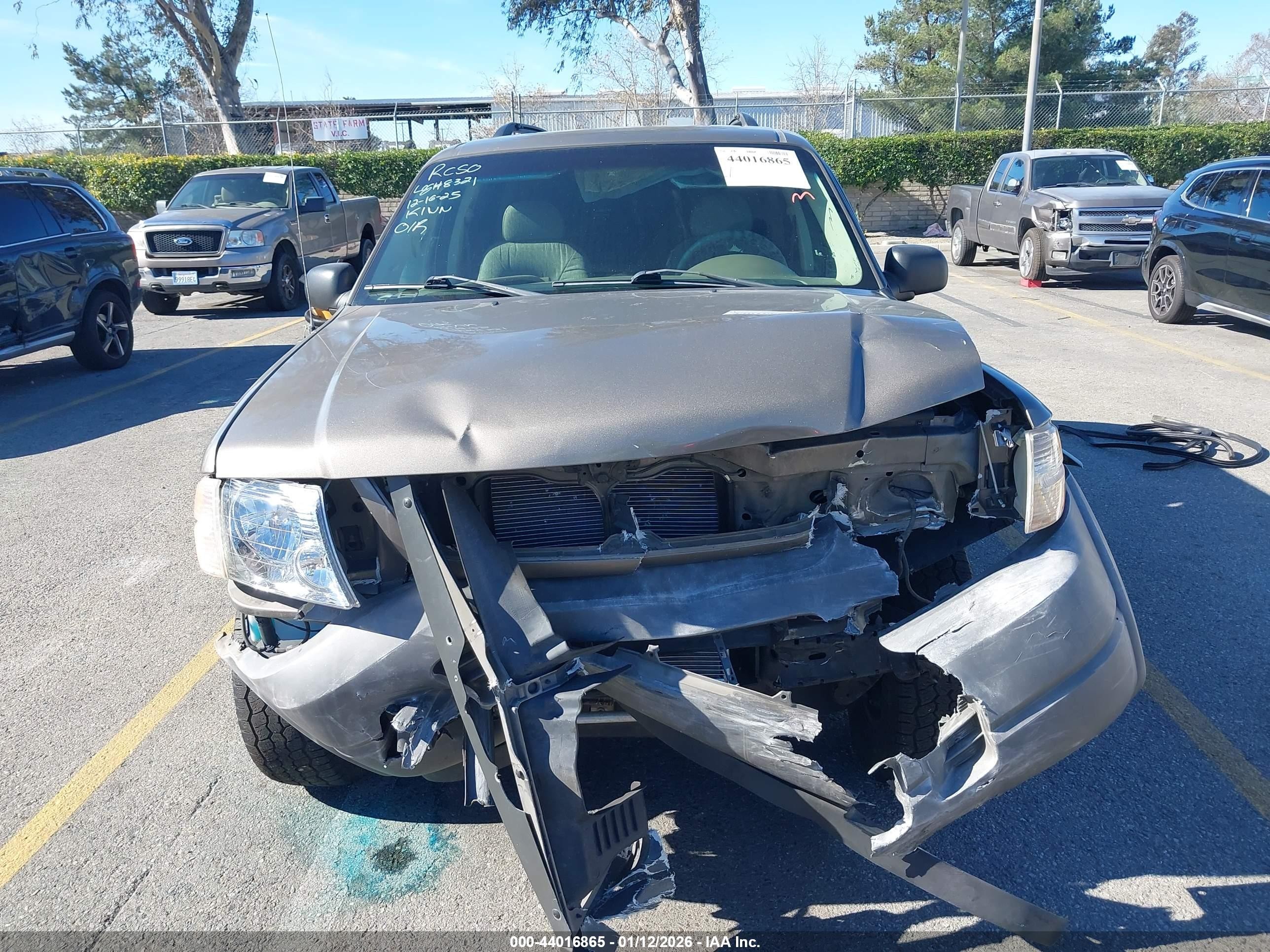 2002 Ford Explorer Xls Beige vin: 1FMZU62E62ZC31891