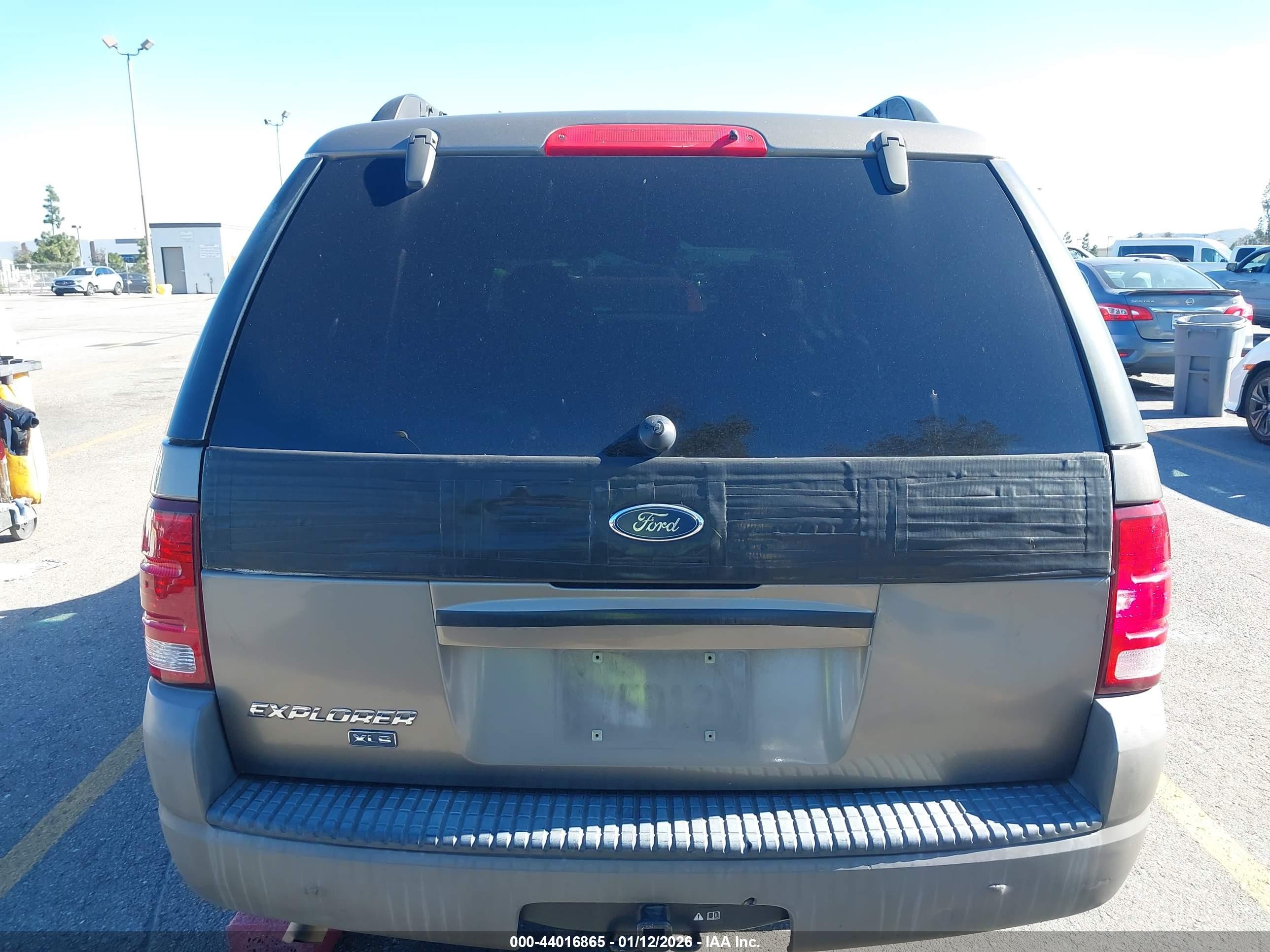 2002 Ford Explorer Xls Beige vin: 1FMZU62E62ZC31891