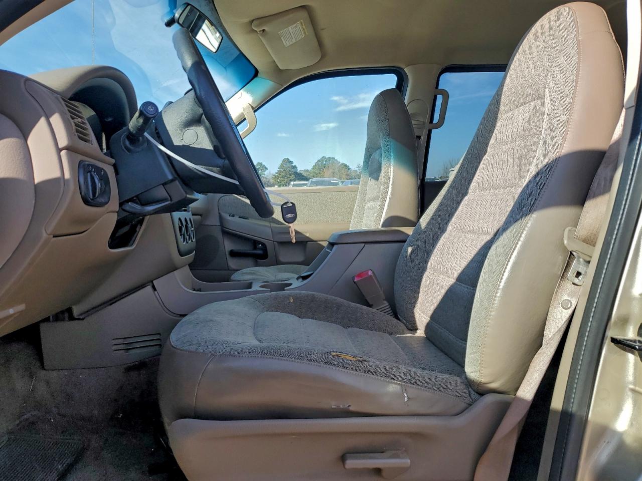 2002 Ford Explorer Xls Gold vin: 1FMZU62E92UC34152