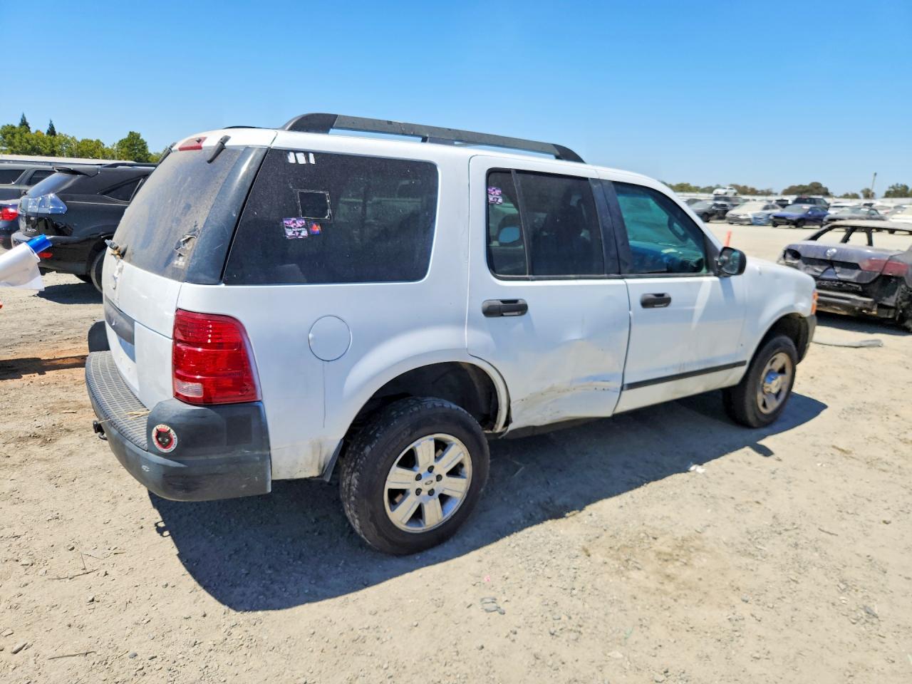 2005 Ford Explorer Xls White vin: 1FMZU62E95UB48456
