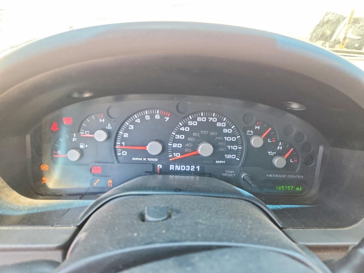 2005 Ford Explorer Xls White vin: 1FMZU62E95UB48456