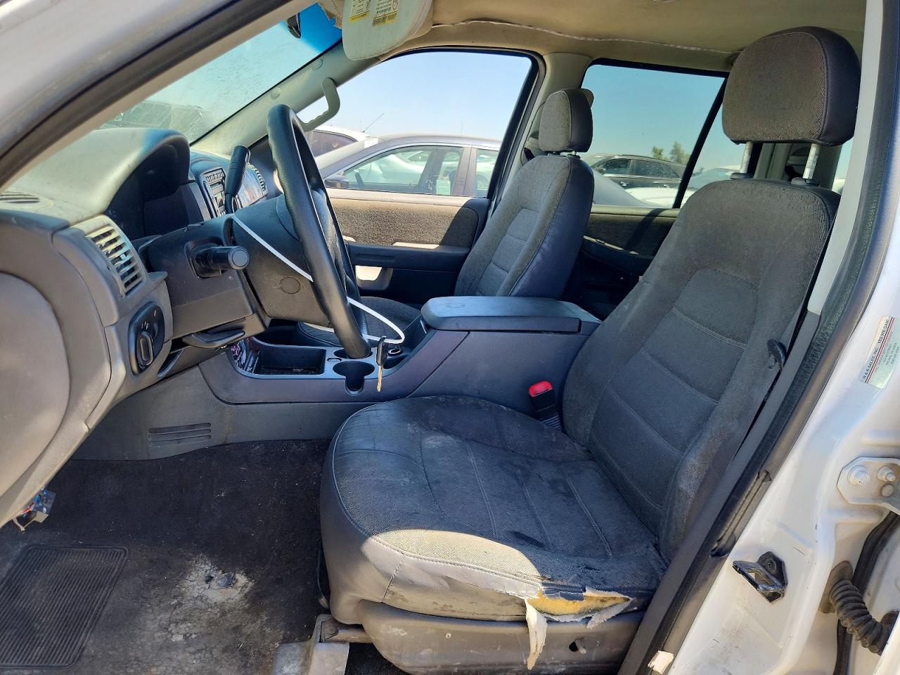 2005 Ford Explorer Xls White vin: 1FMZU62E95UB48456