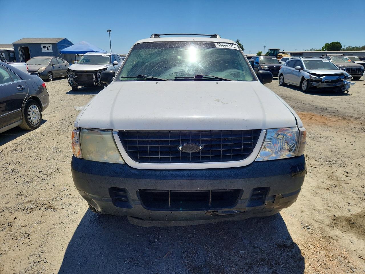 2005 Ford Explorer Xls White vin: 1FMZU62E95UB48456