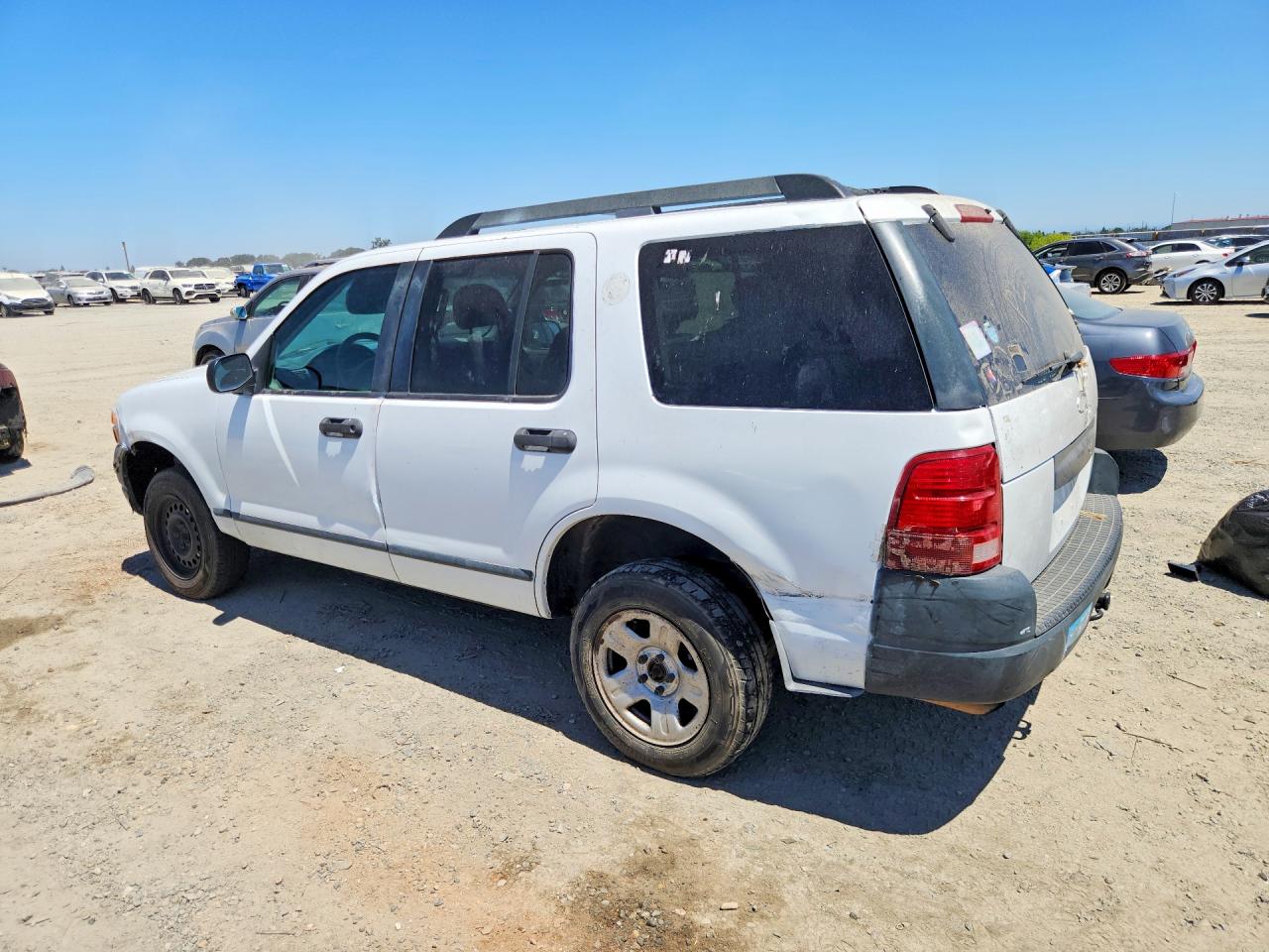 2005 Ford Explorer Xls White vin: 1FMZU62E95UB48456