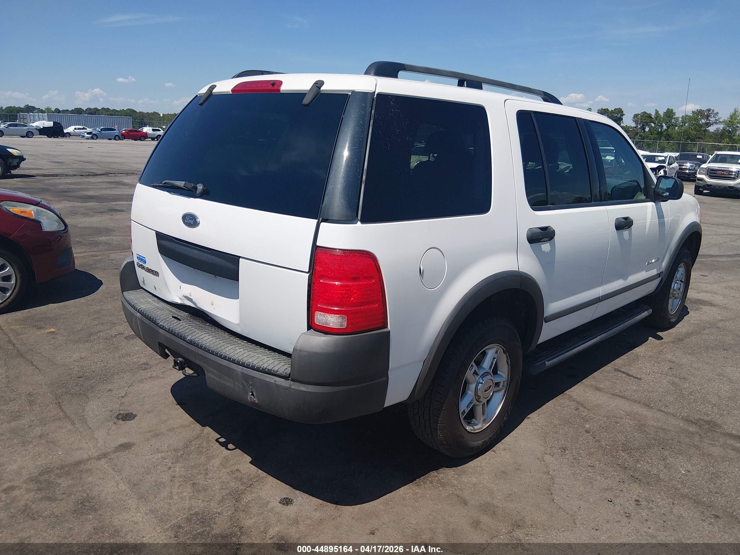 2004 Ford Explorer Xls White vin: 1FMZU62K04ZA89241