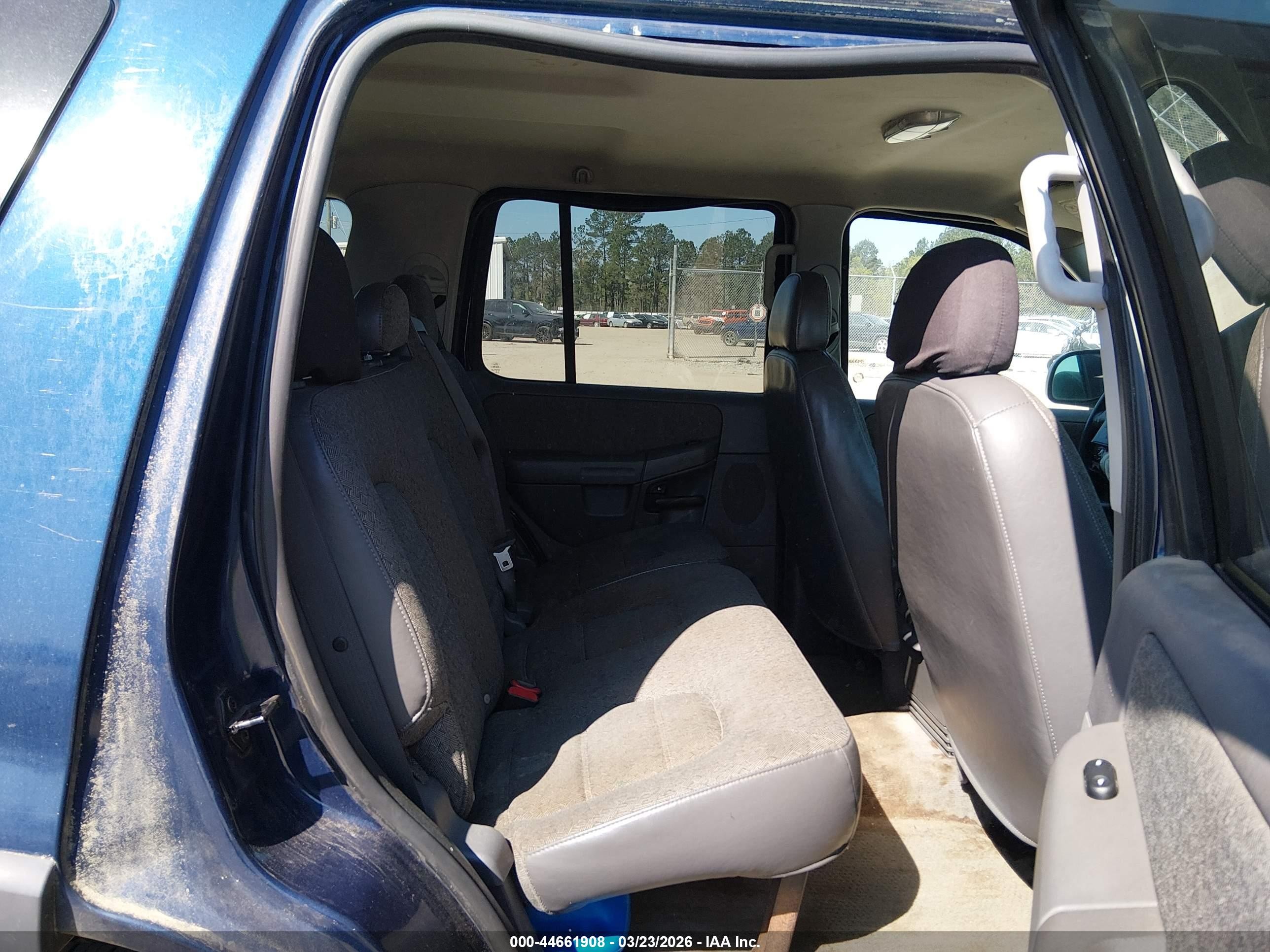 2004 Ford Explorer Xls Dark Blue vin: 1FMZU62K24UB62803