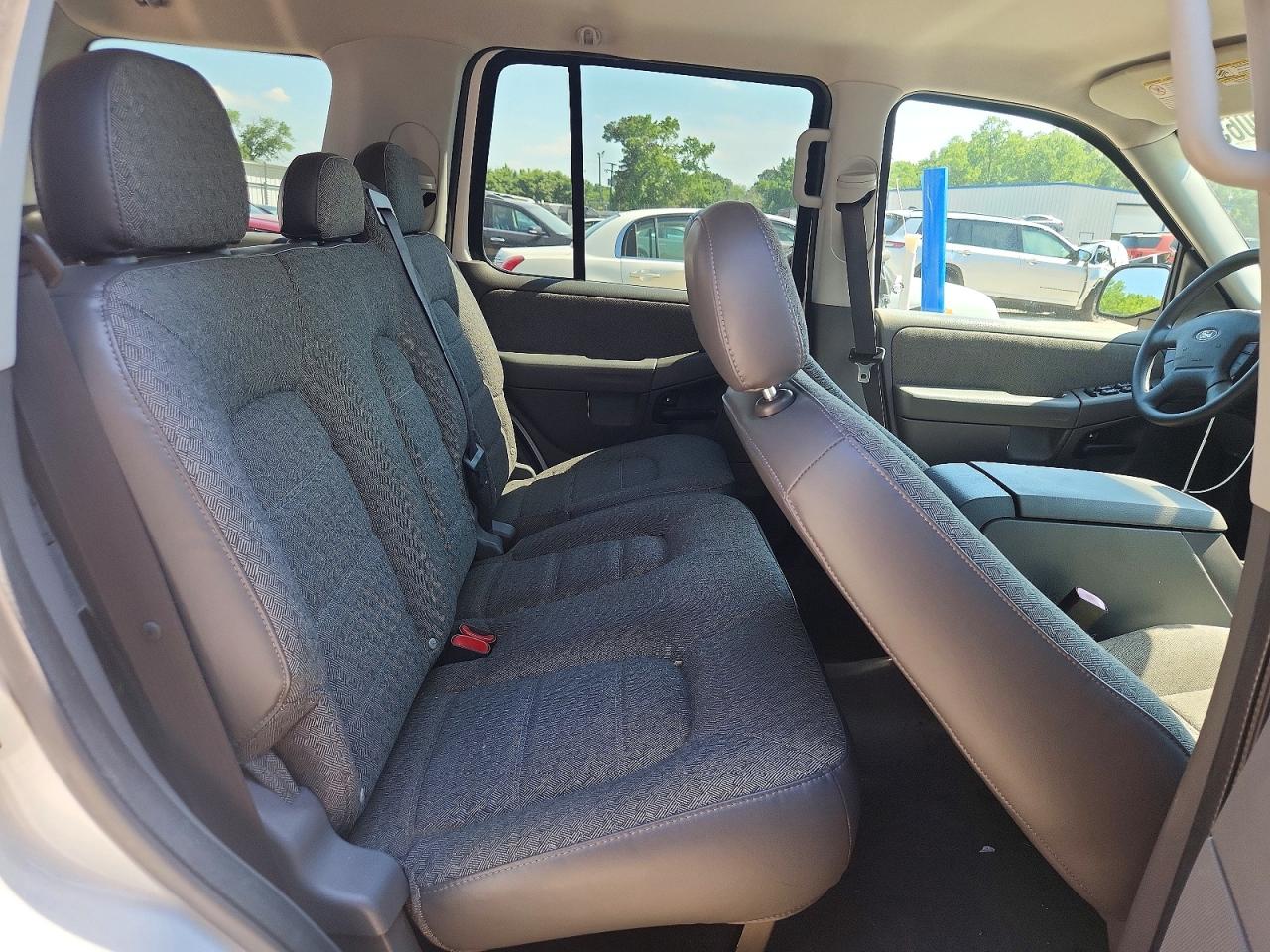2004 Ford Explorer Xls Белый vin: 1FMZU62K44UA75193