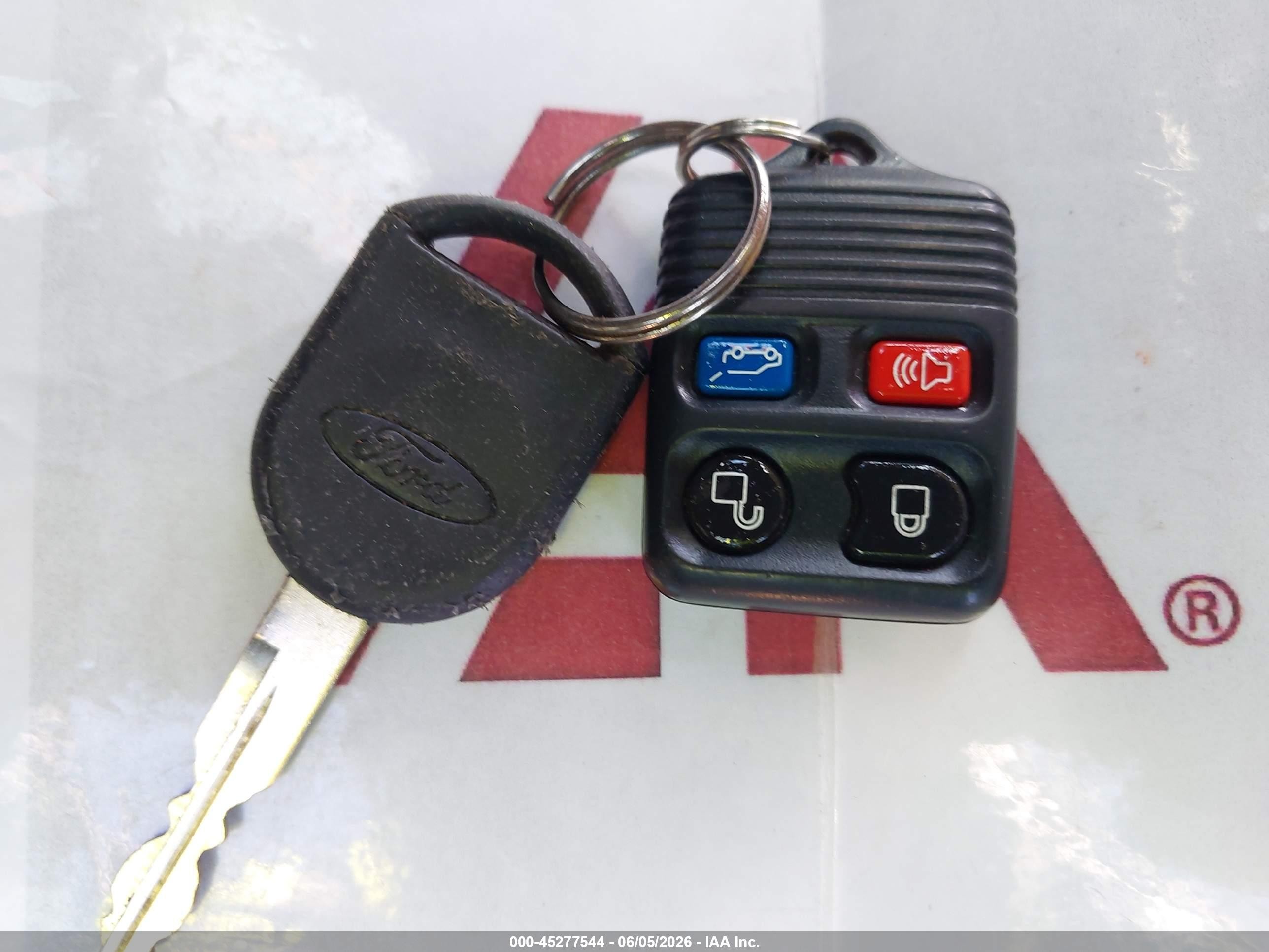2004 Ford Explorer Xls Белый vin: 1FMZU62K84UC25838