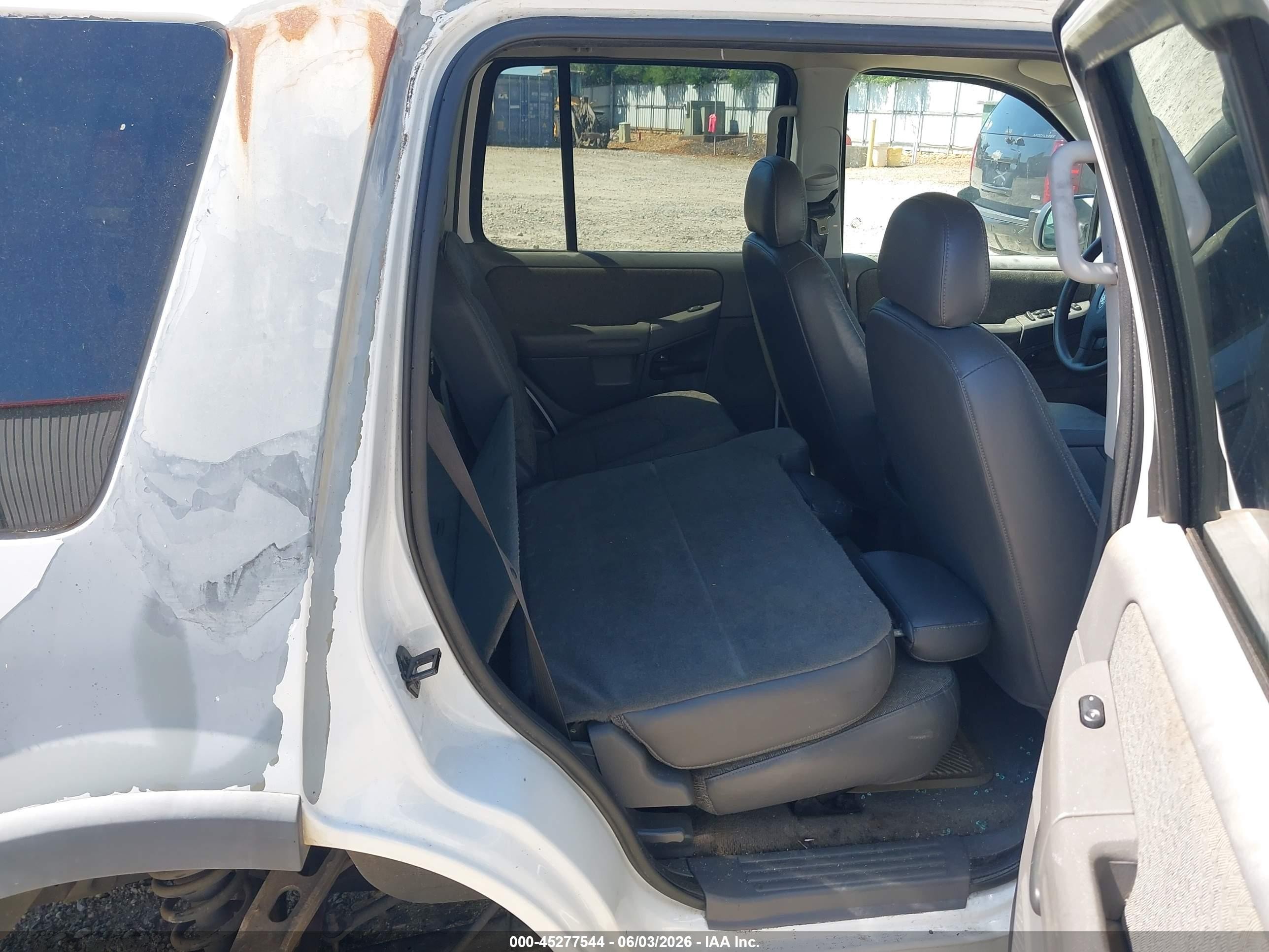 2004 Ford Explorer Xls Белый vin: 1FMZU62K84UC25838
