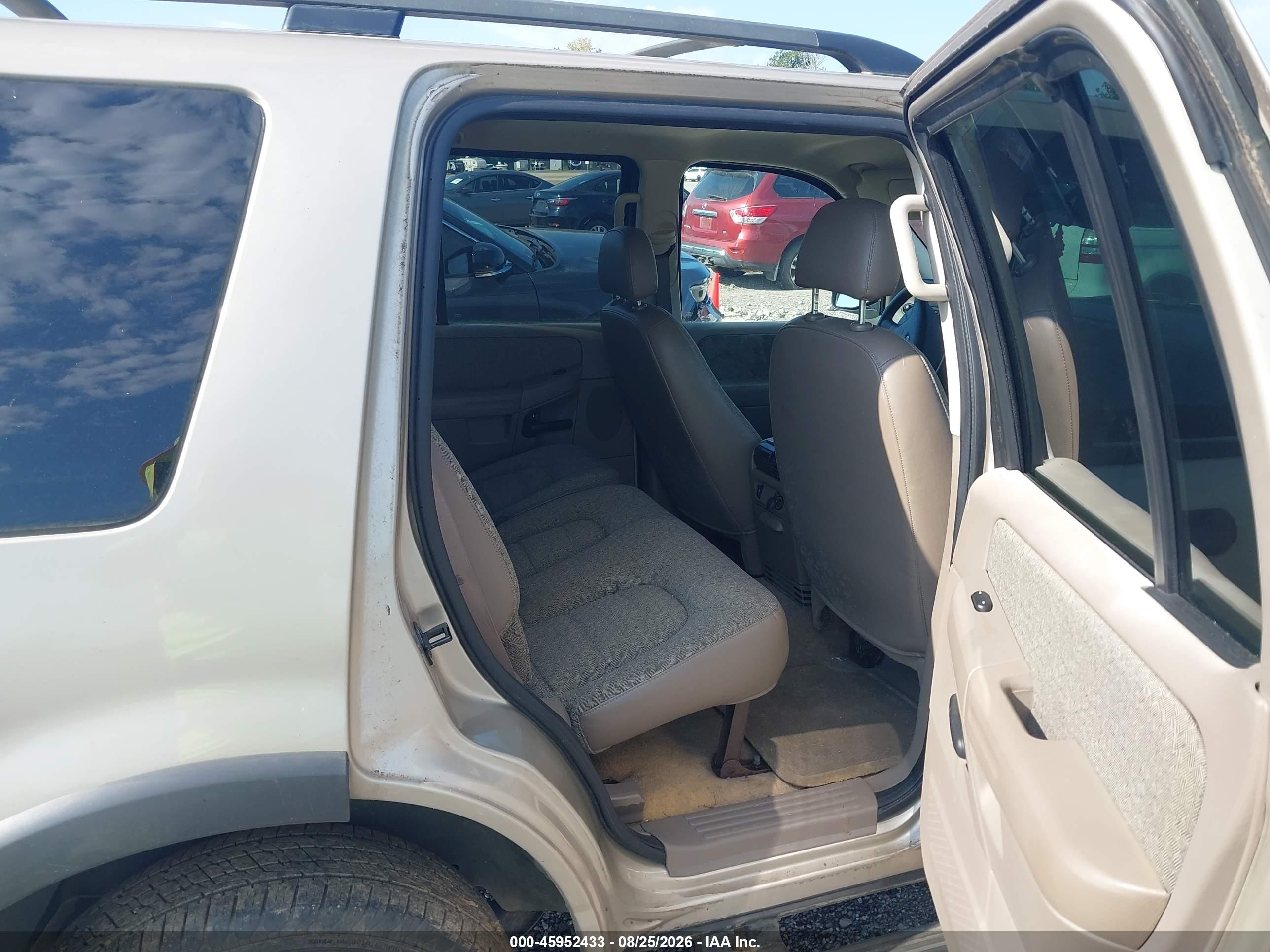 2004 Ford Explorer Xls Золотой vin: 1FMZU62KX4UA30176