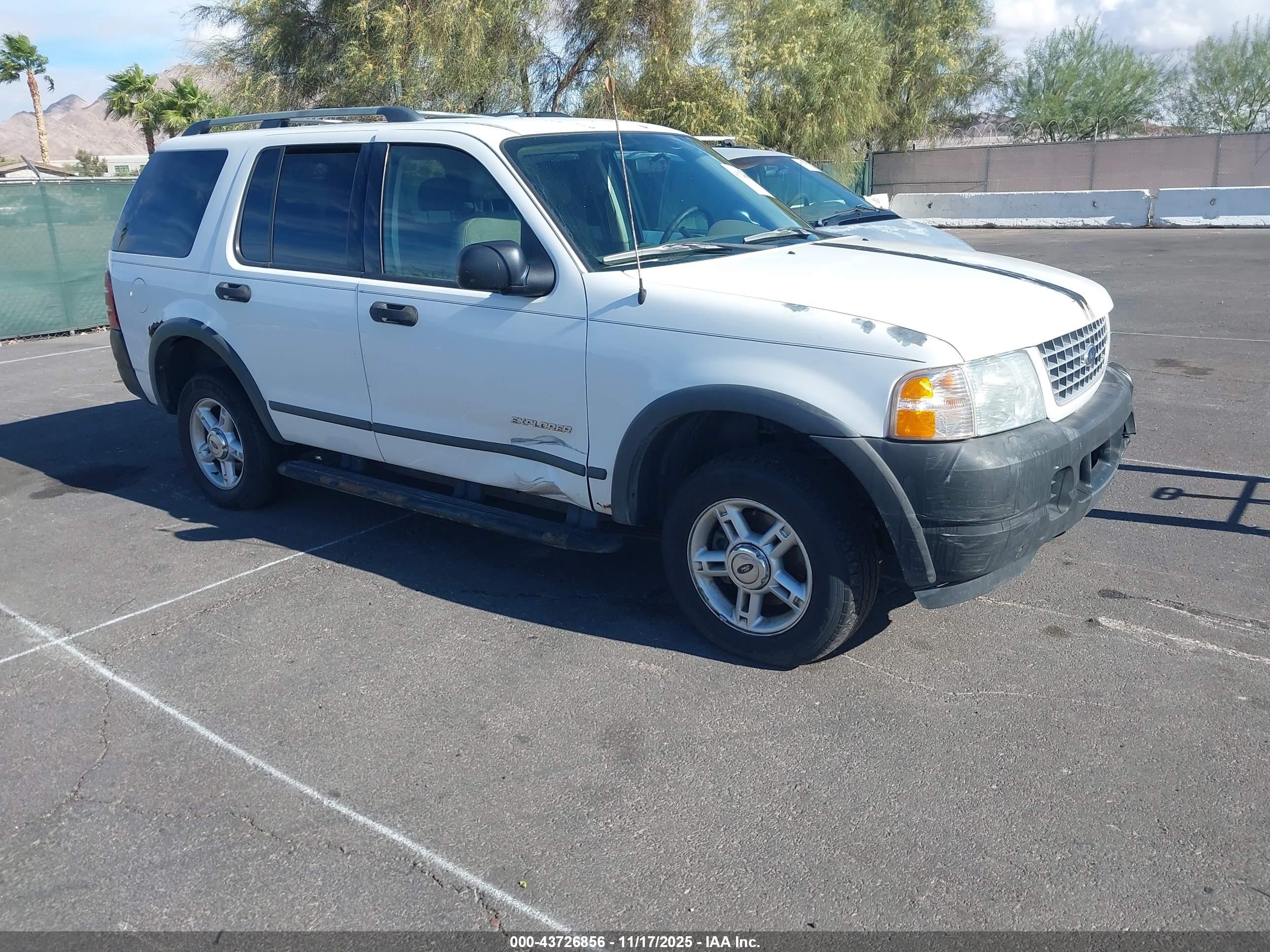 2004 Ford Explorer Xls White vin: 1FMZU62KX4UB34232