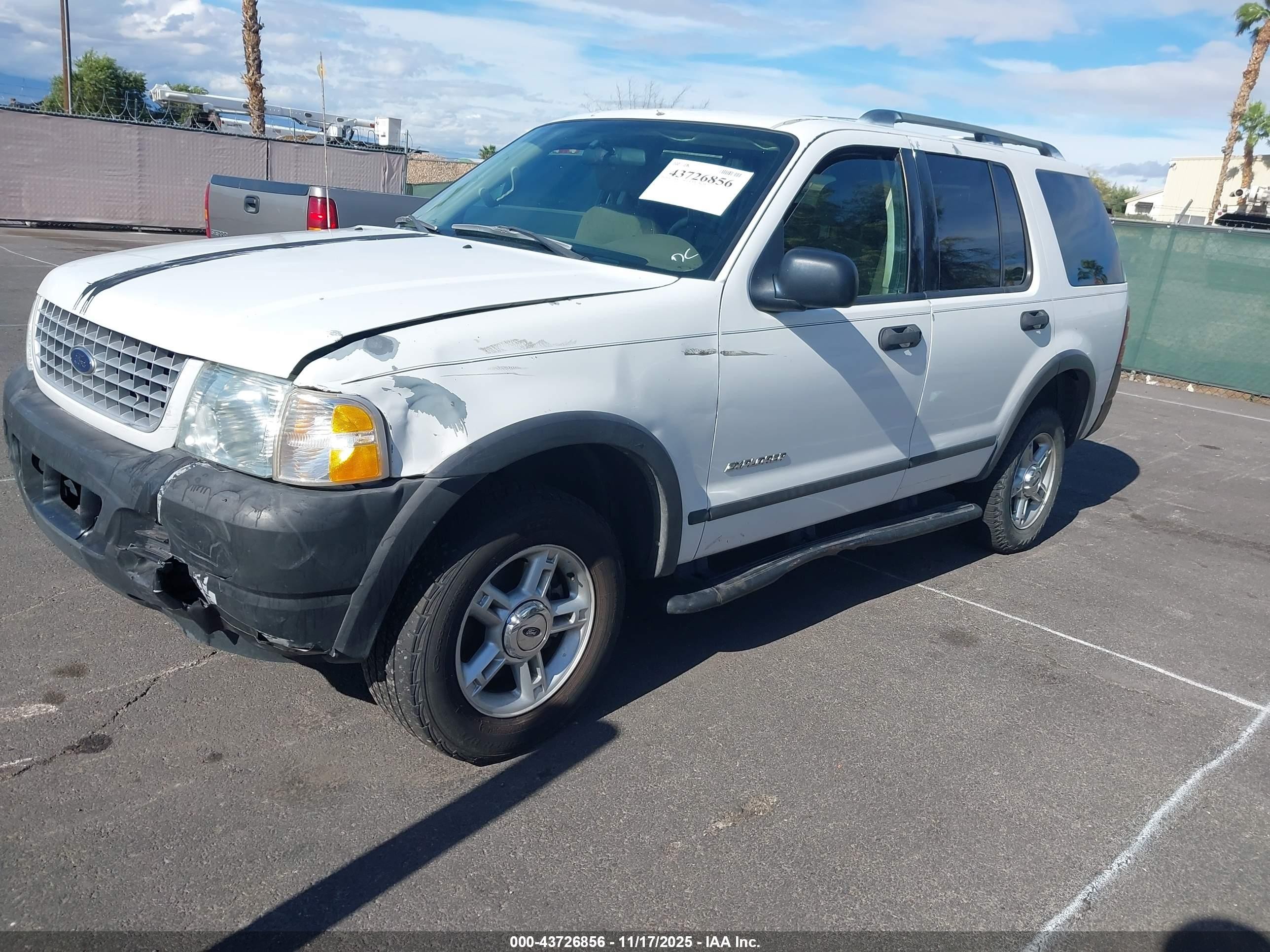 2004 Ford Explorer Xls White vin: 1FMZU62KX4UB34232