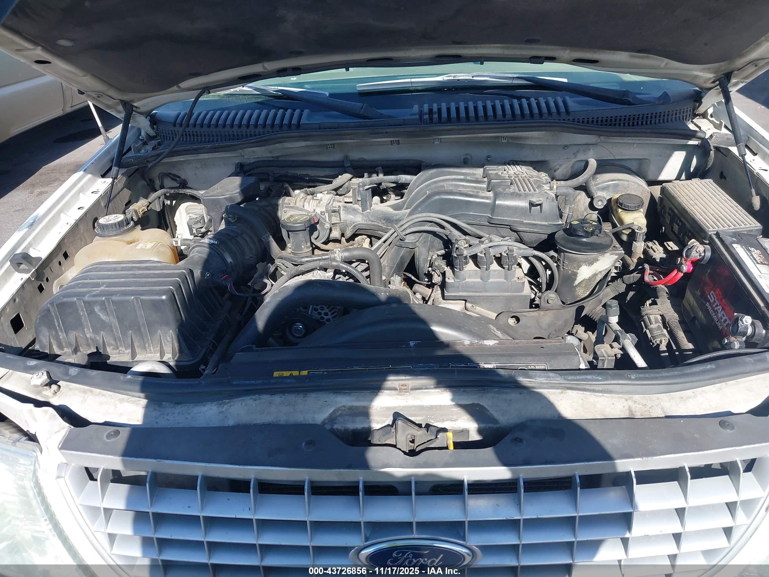 2004 Ford Explorer Xls White vin: 1FMZU62KX4UB34232