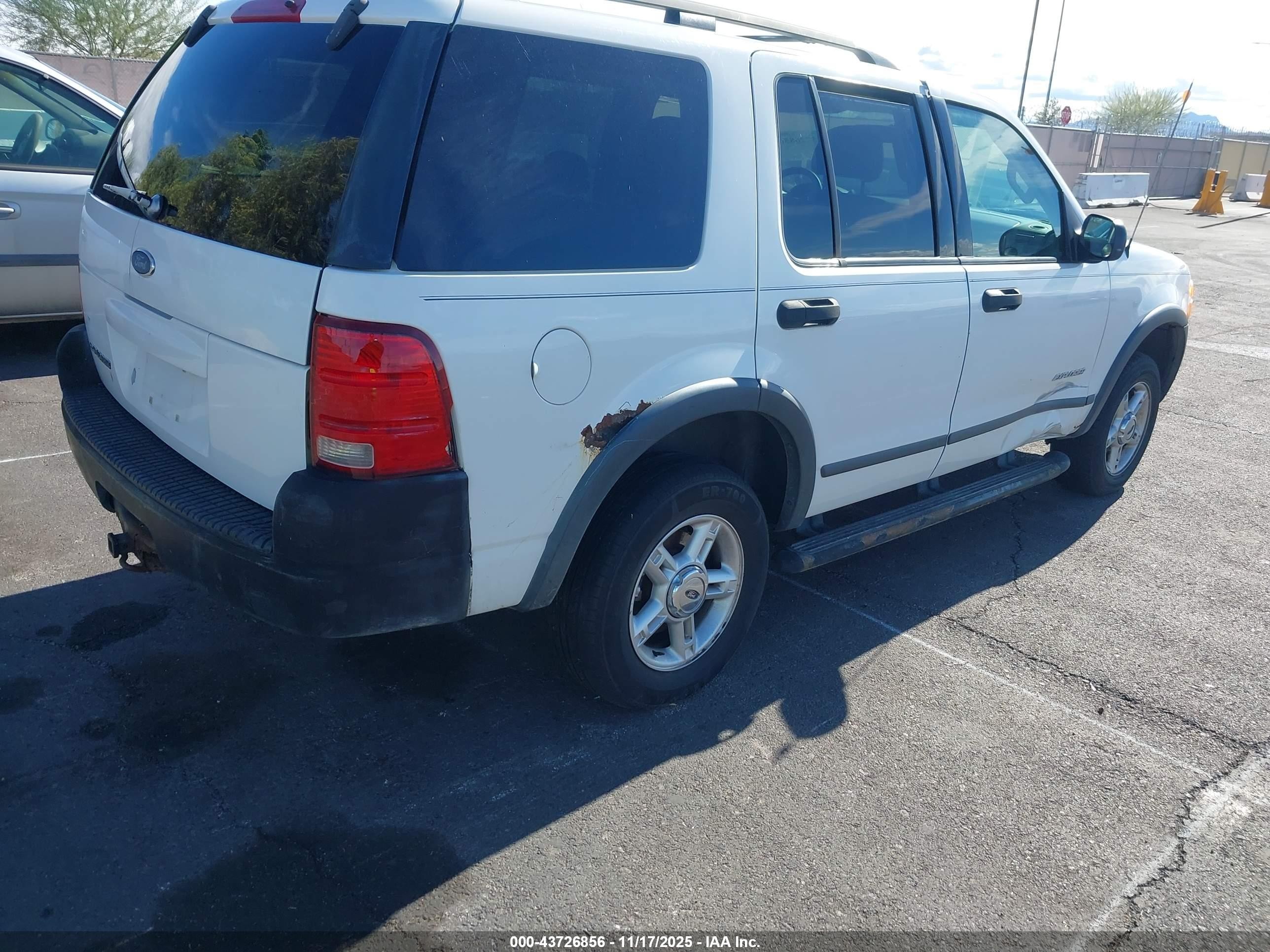 2004 Ford Explorer Xls White vin: 1FMZU62KX4UB34232