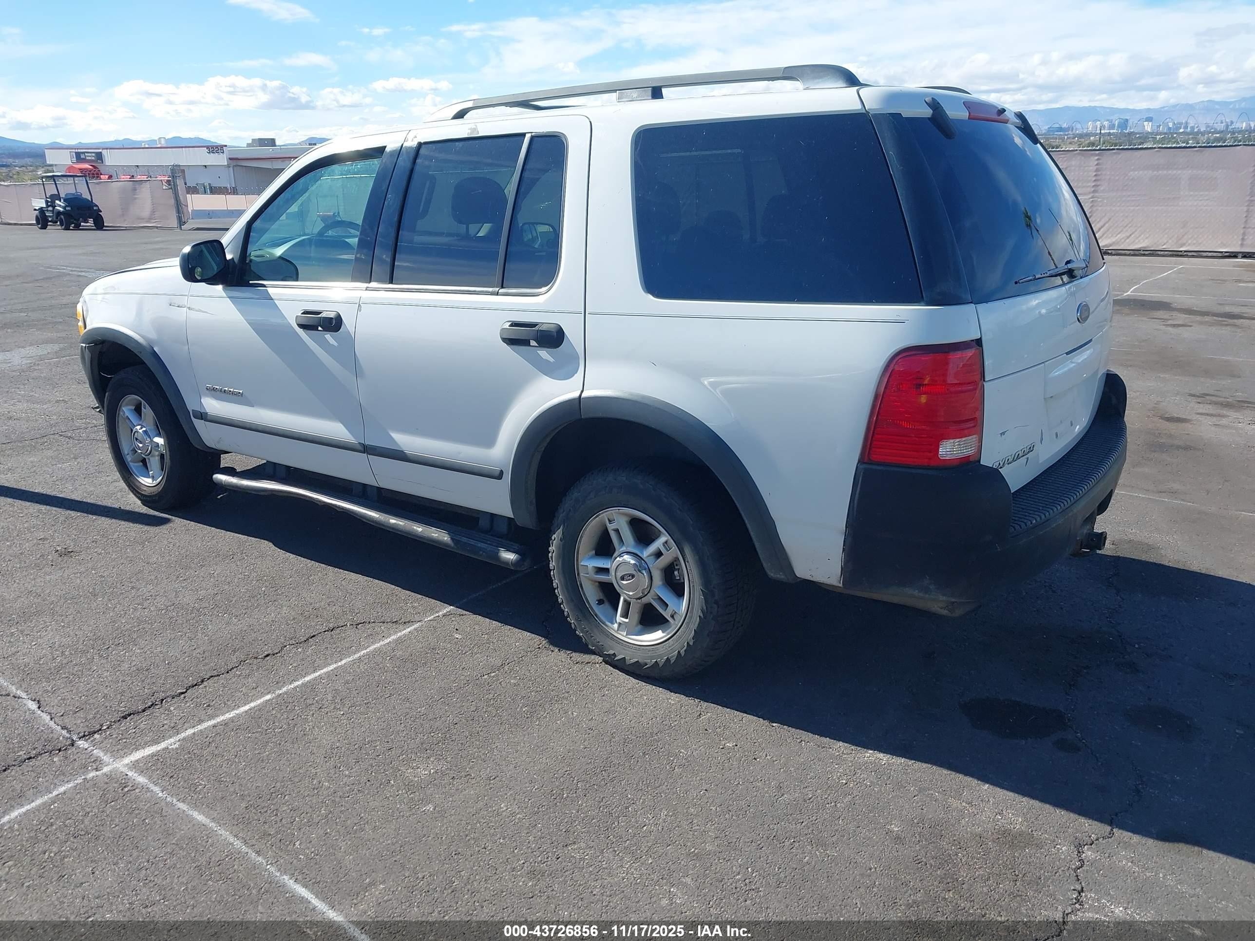 2004 Ford Explorer Xls White vin: 1FMZU62KX4UB34232