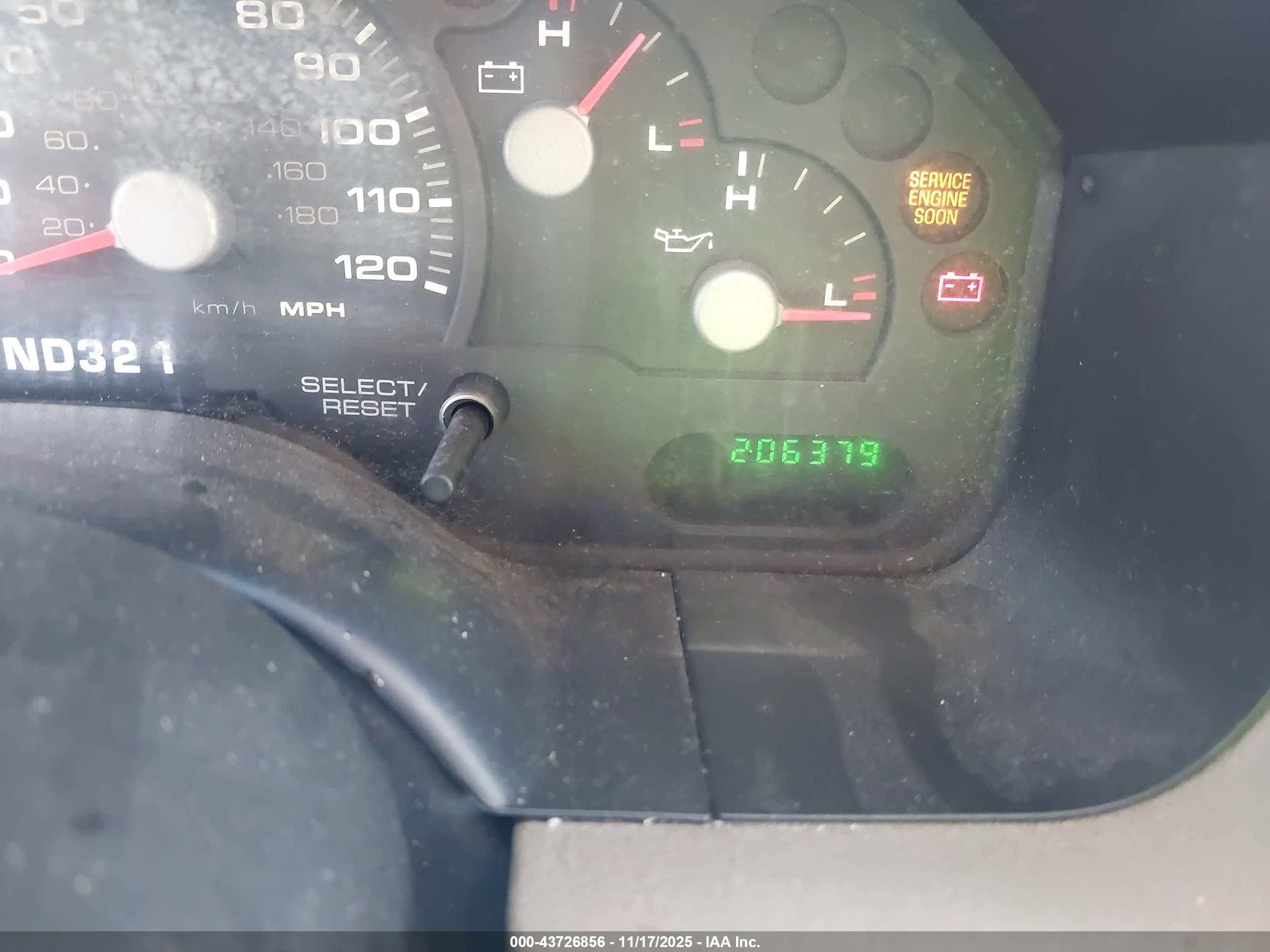 2004 Ford Explorer Xls White vin: 1FMZU62KX4UB34232