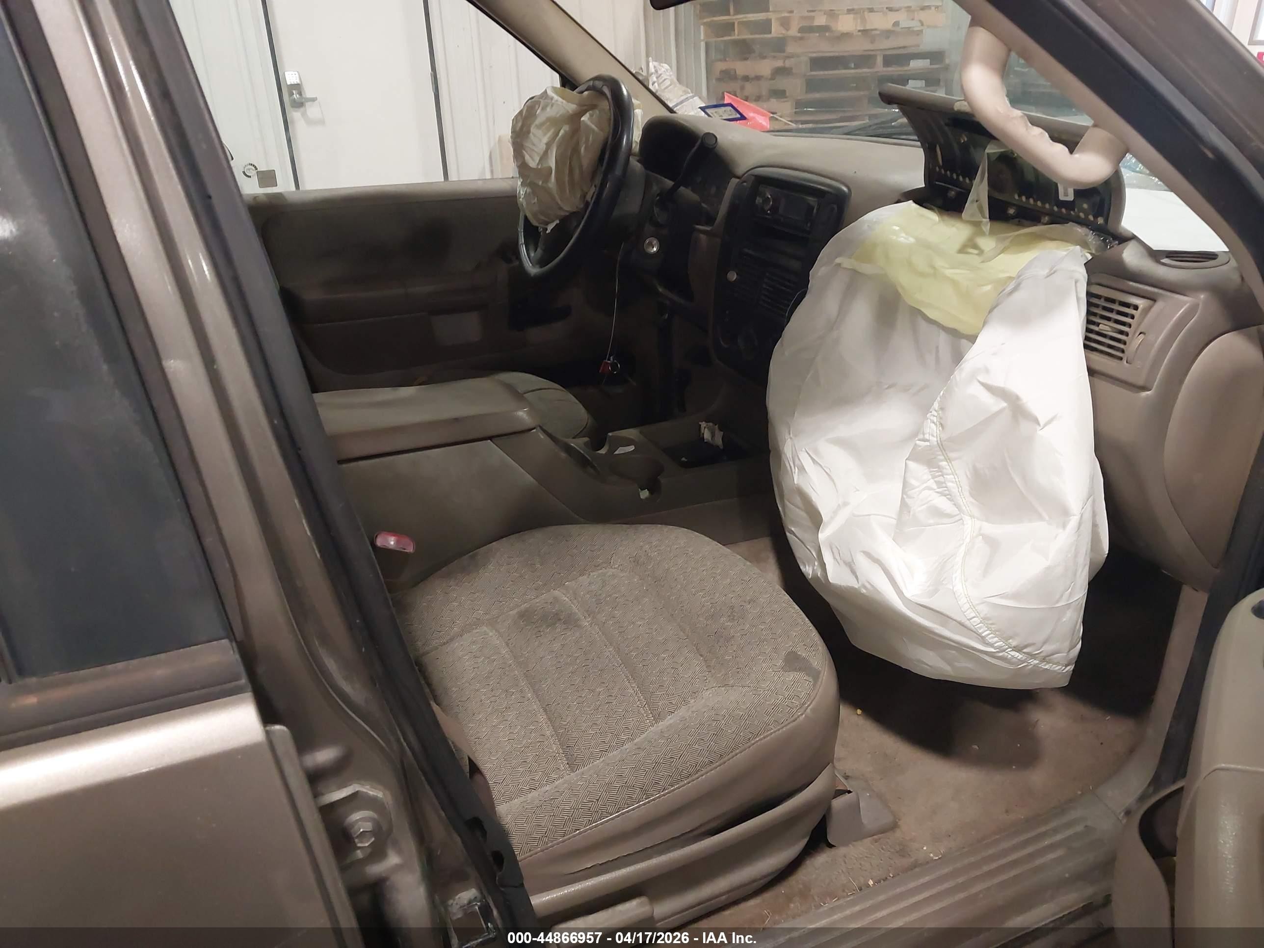 2004 Ford Explorer Xls Brown vin: 1FMZU62KX4UC01962