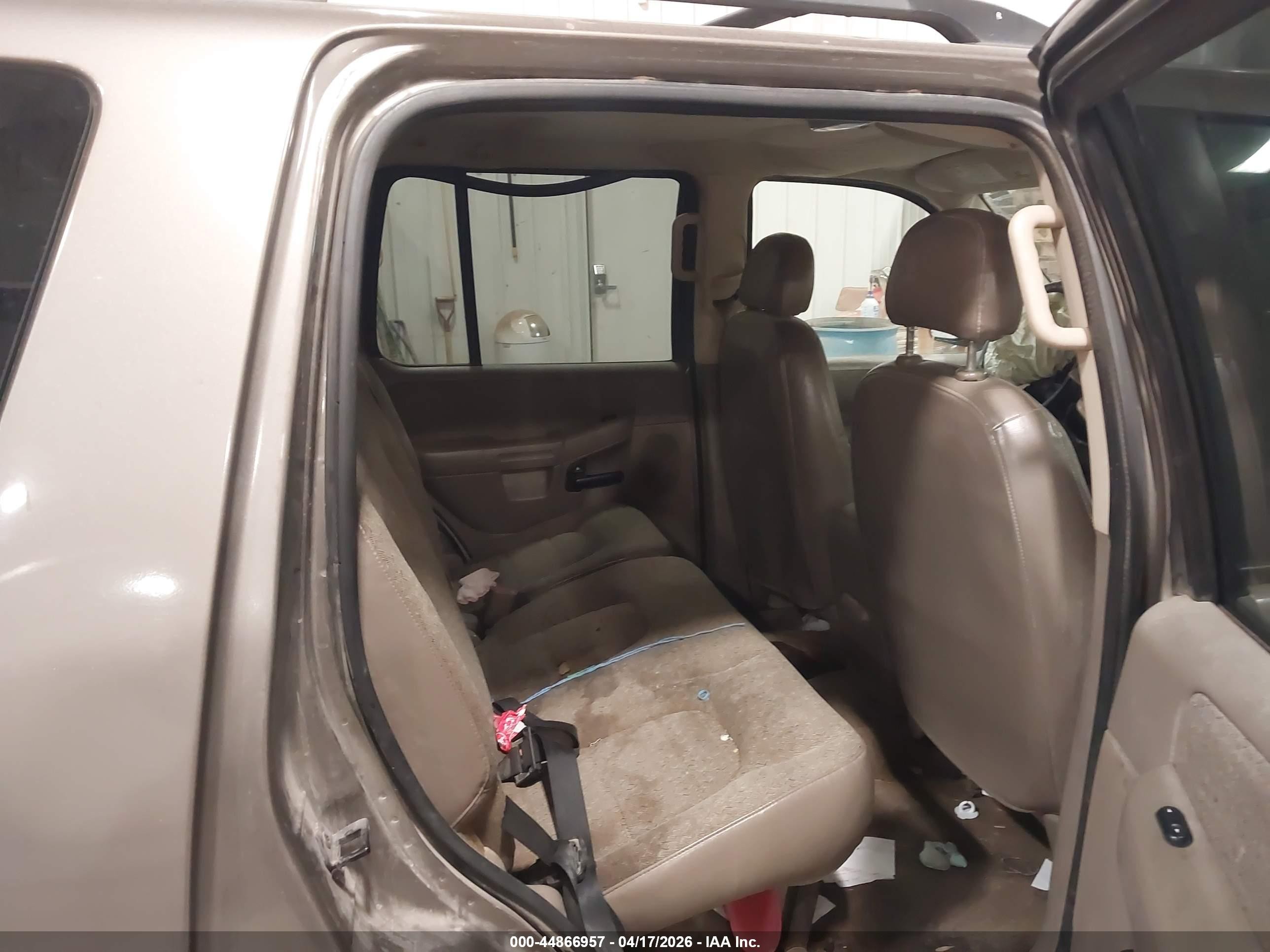 2004 Ford Explorer Xls Brown vin: 1FMZU62KX4UC01962