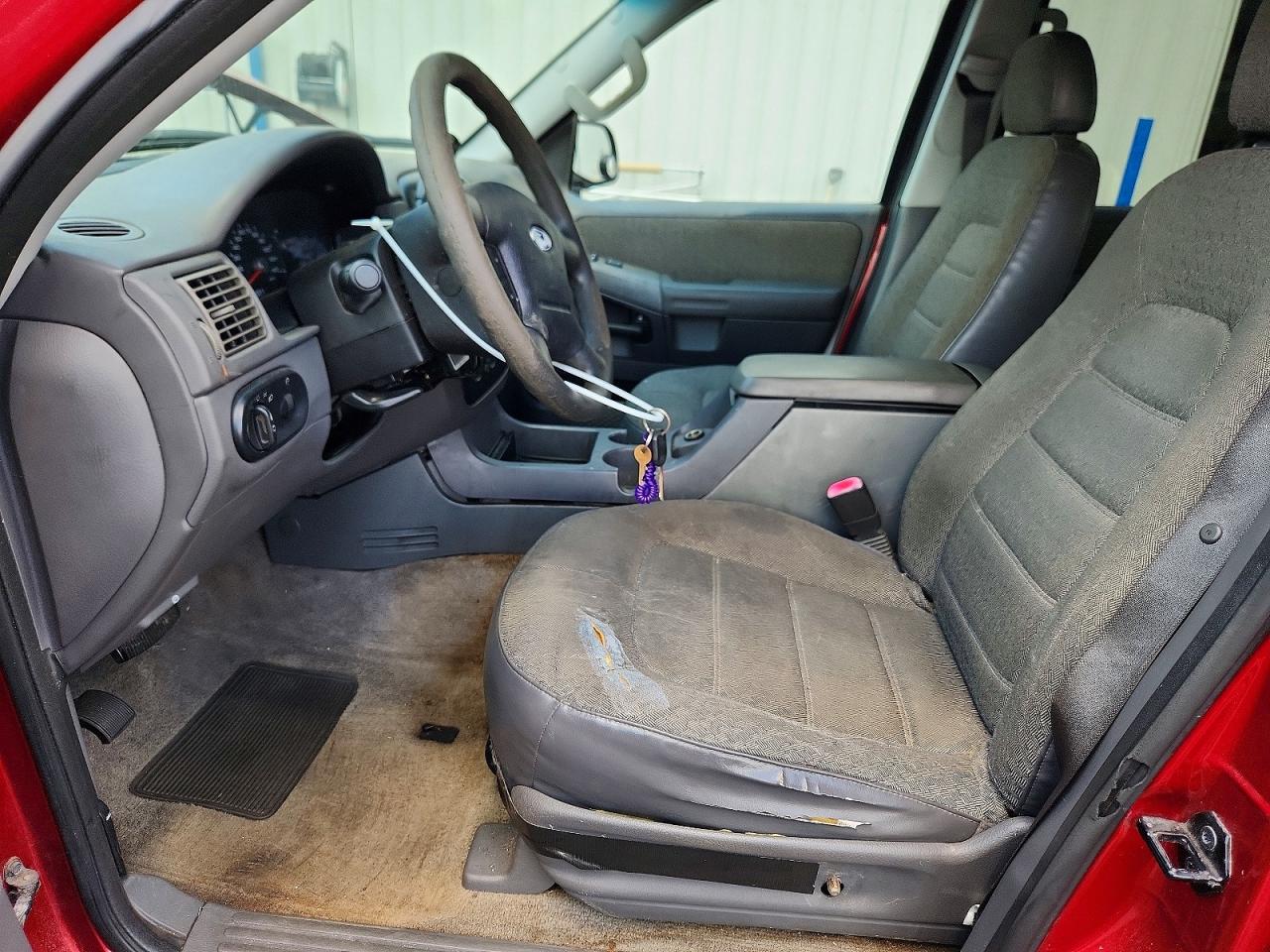 2004 Ford Explorer Xls Red vin: 1FMZU62KX4UC05297
