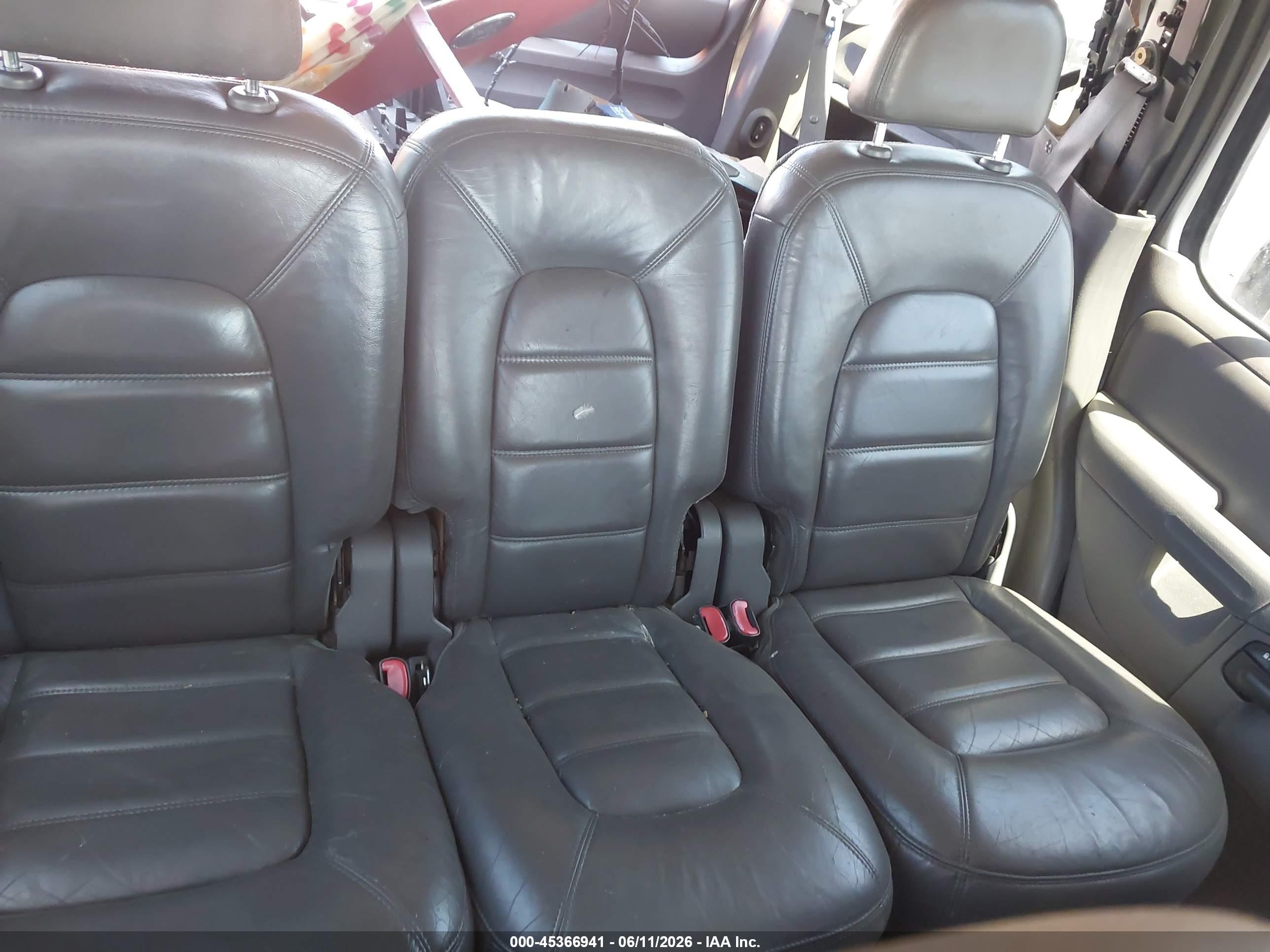 2002 Ford Explorer Xlt Red vin: 1FMZU63E22ZC37010