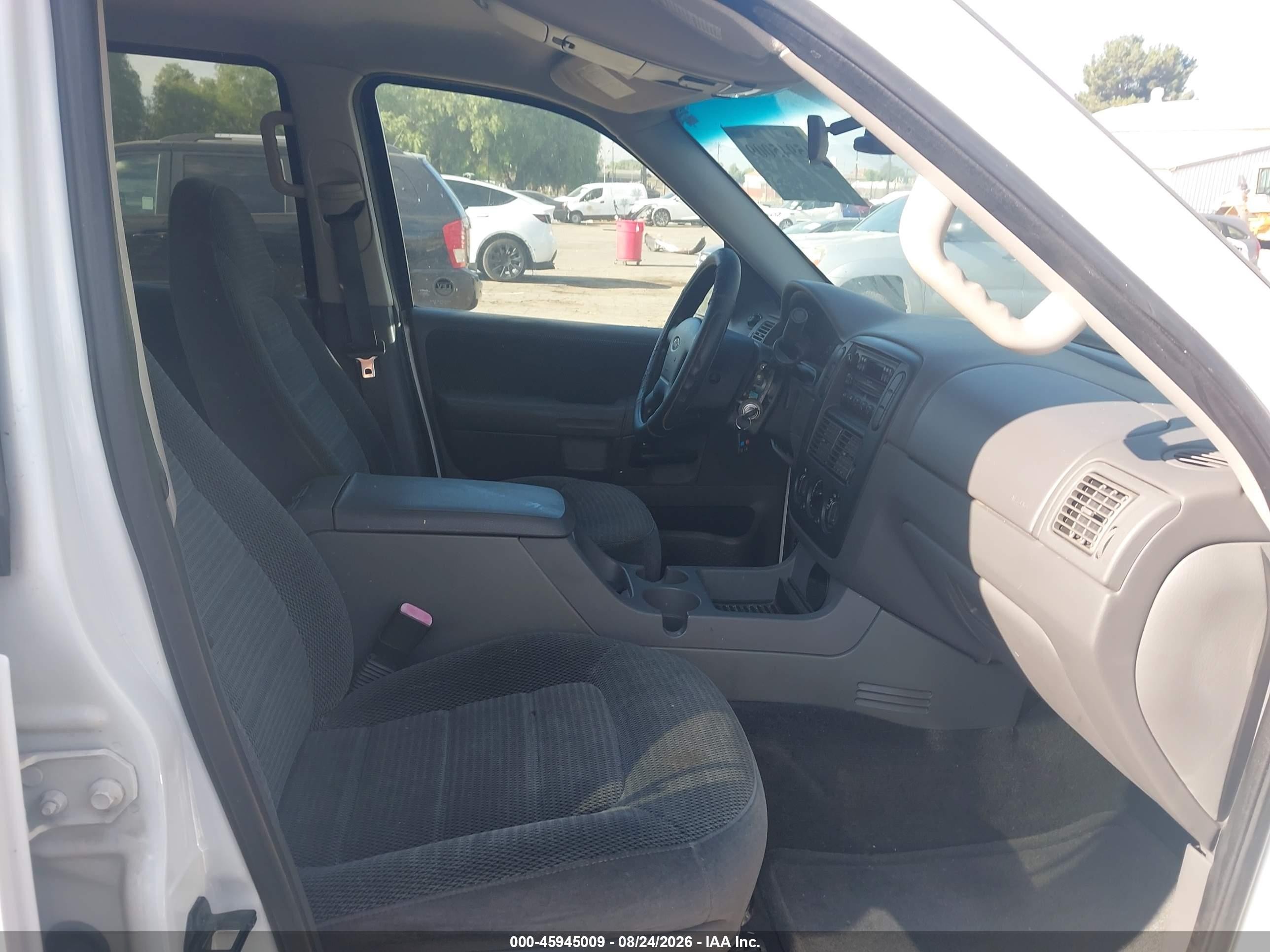 2002 Ford Explorer Xlt White vin: 1FMZU63E72ZB19082