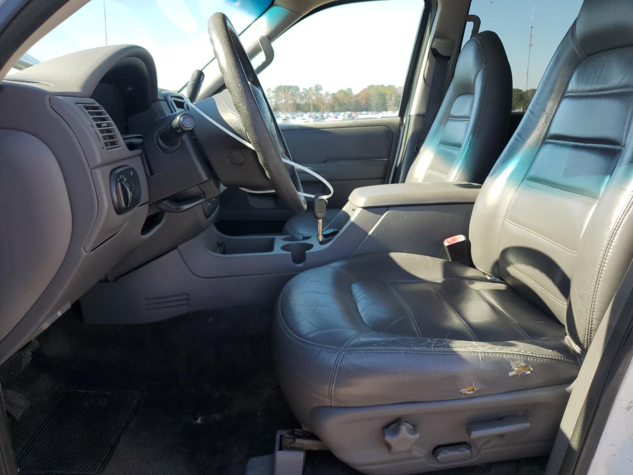 2002 Ford Explorer Xlt White vin: 1FMZU63E72ZC06335