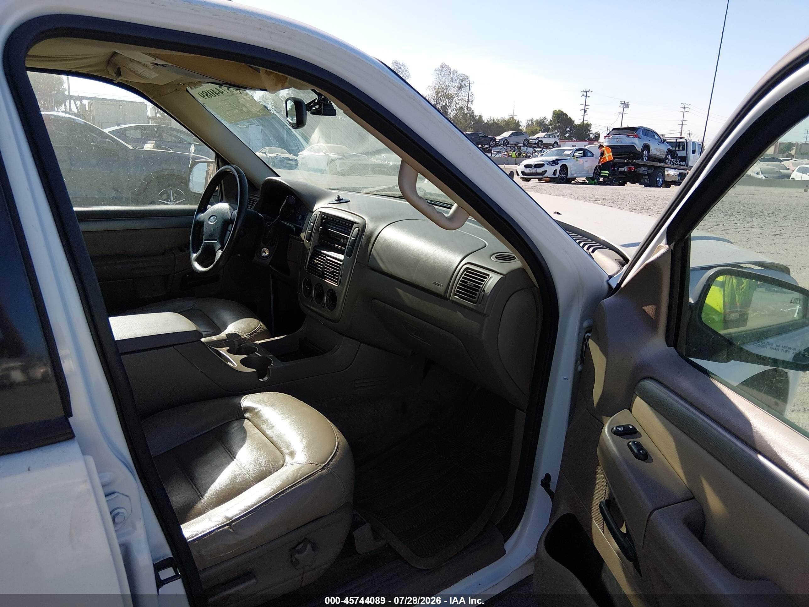 2004 Ford Explorer Xlt White vin: 1FMZU63E74ZB24690