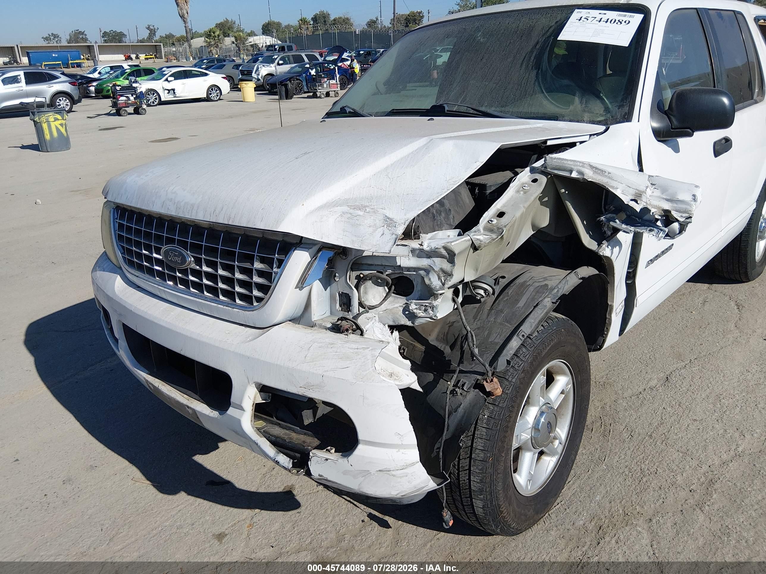 2004 Ford Explorer Xlt White vin: 1FMZU63E74ZB24690