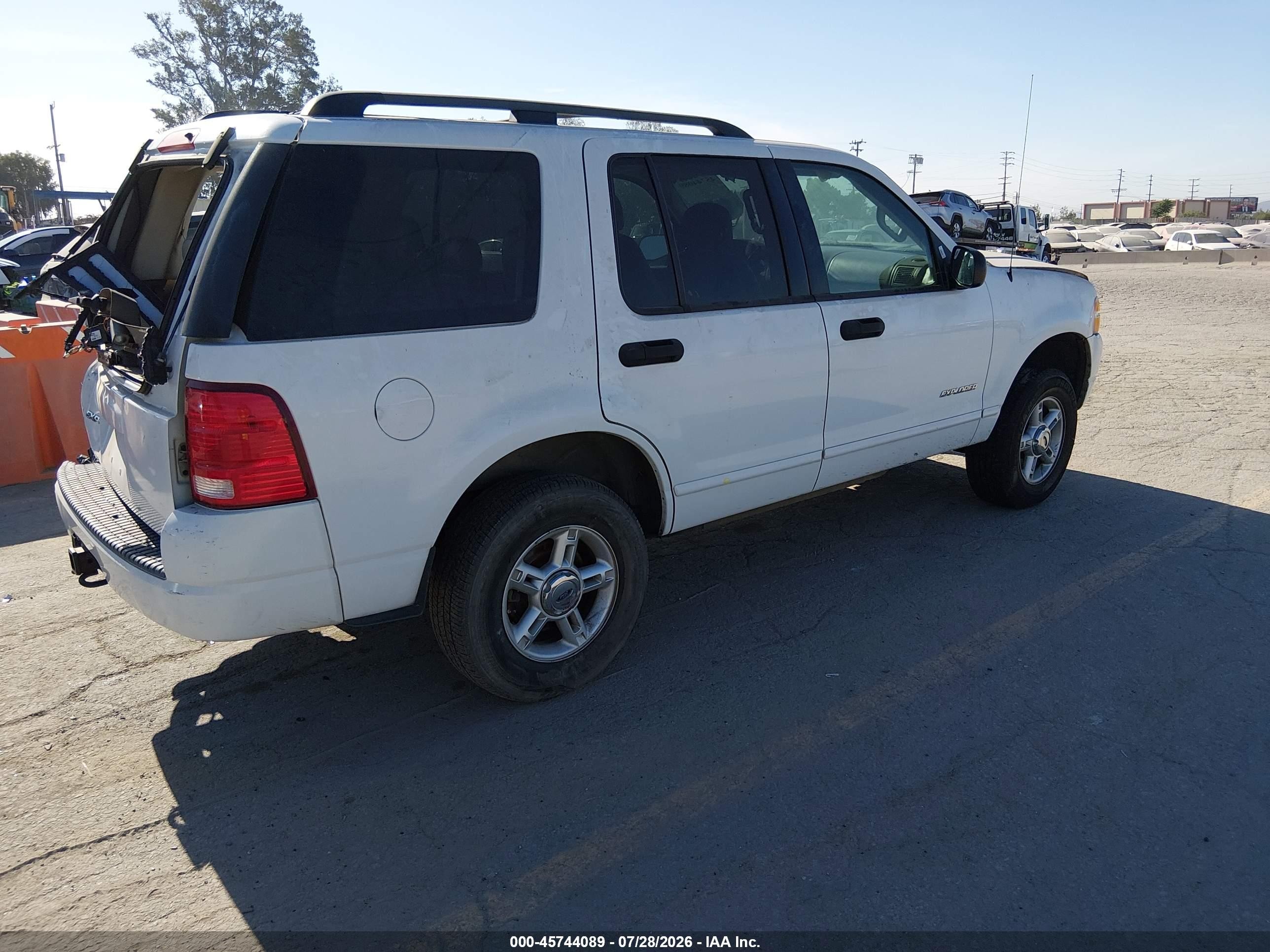 2004 Ford Explorer Xlt White vin: 1FMZU63E74ZB24690