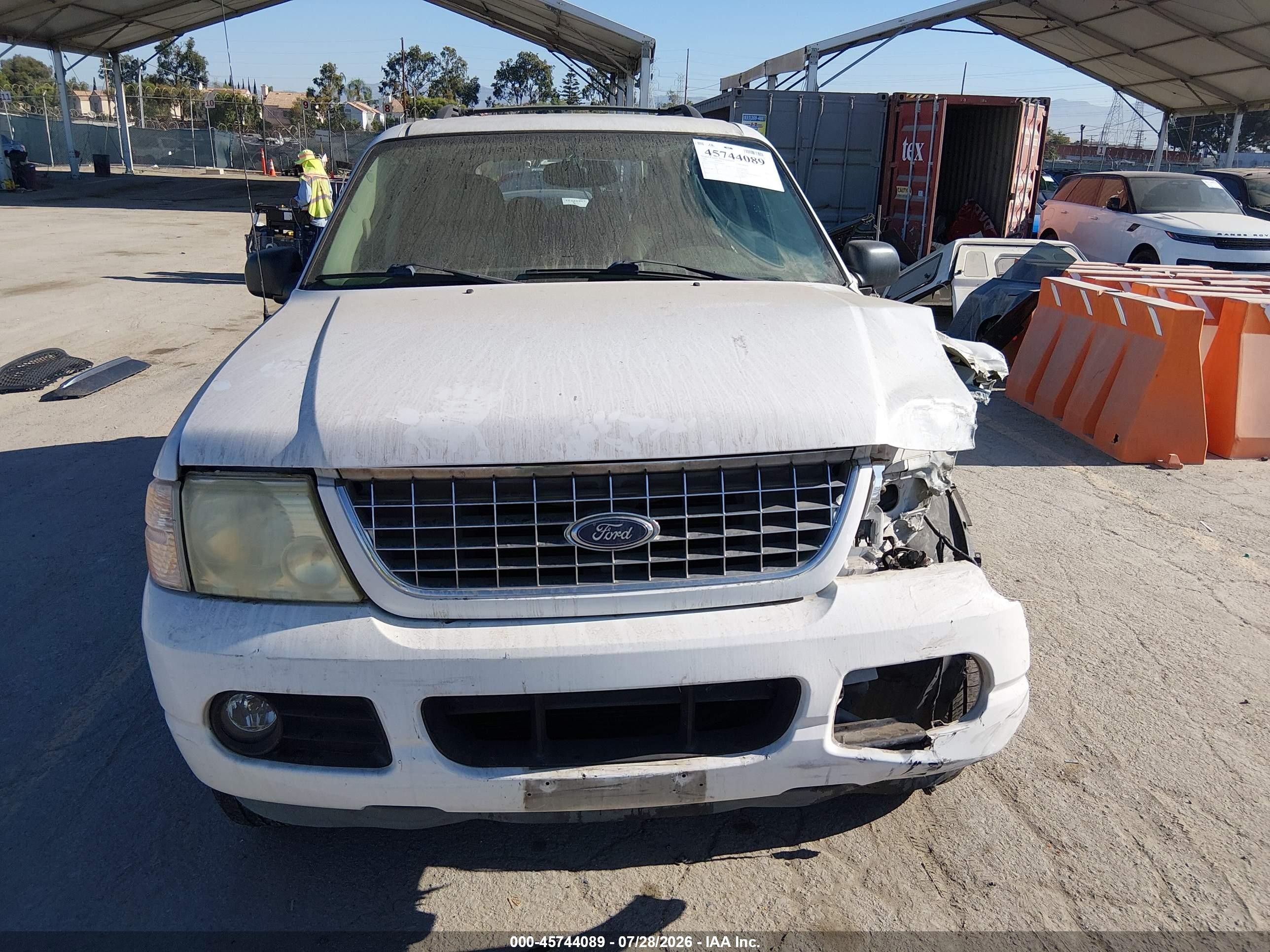 2004 Ford Explorer Xlt White vin: 1FMZU63E74ZB24690