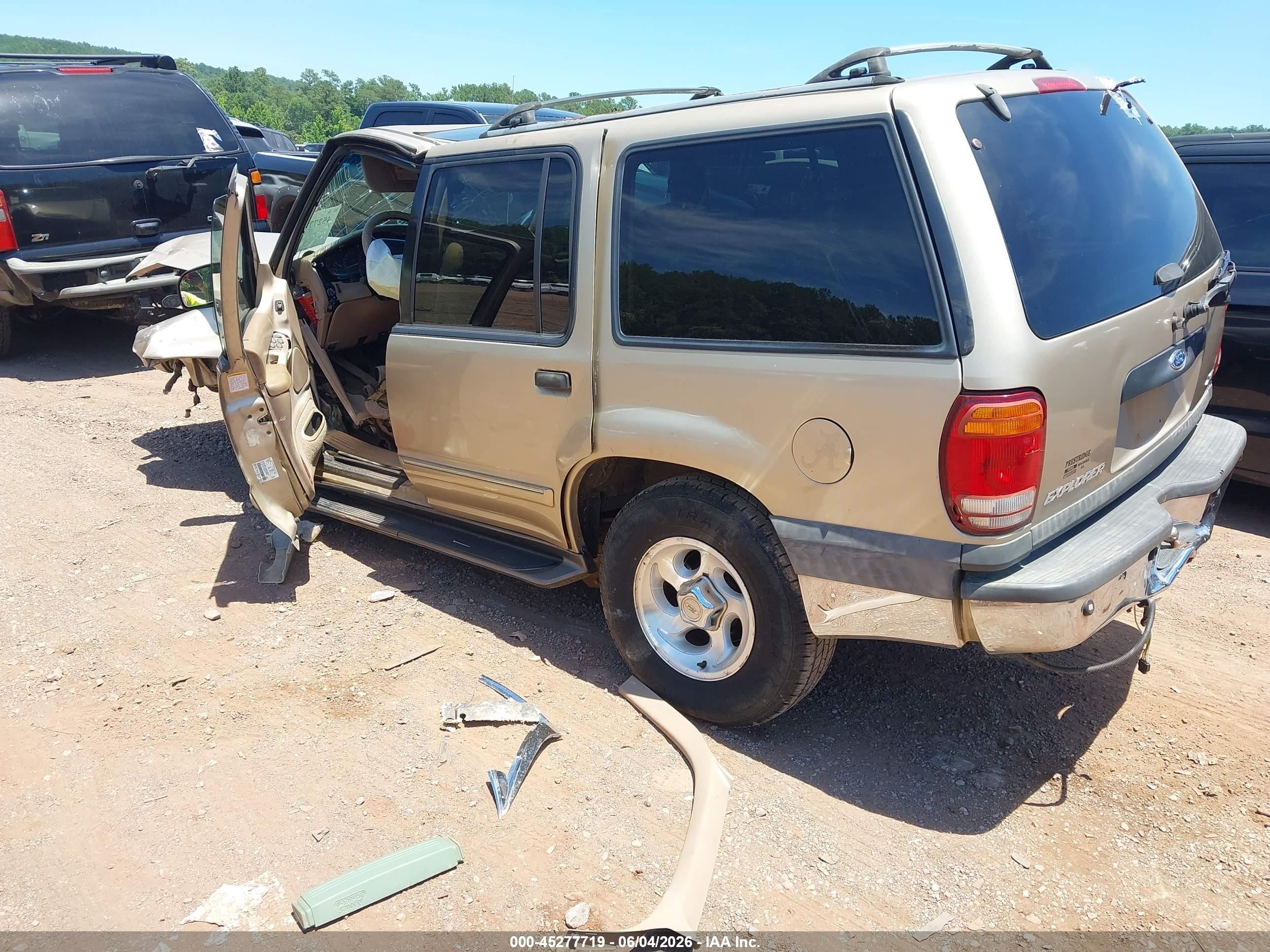 2000 Ford Explorer Xlt Gold vin: 1FMZU63P0YUB59172