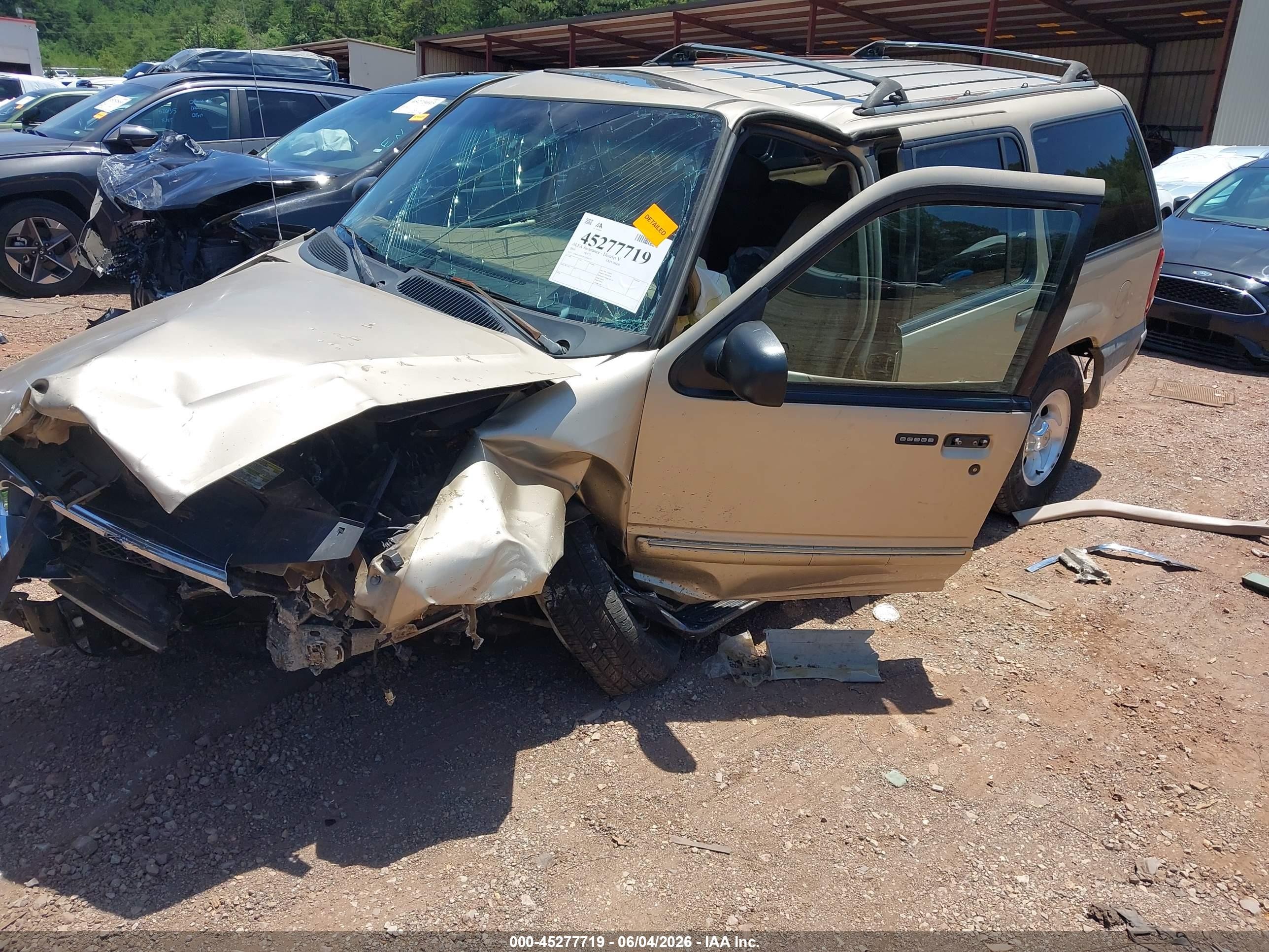 2000 Ford Explorer Xlt Gold vin: 1FMZU63P0YUB59172