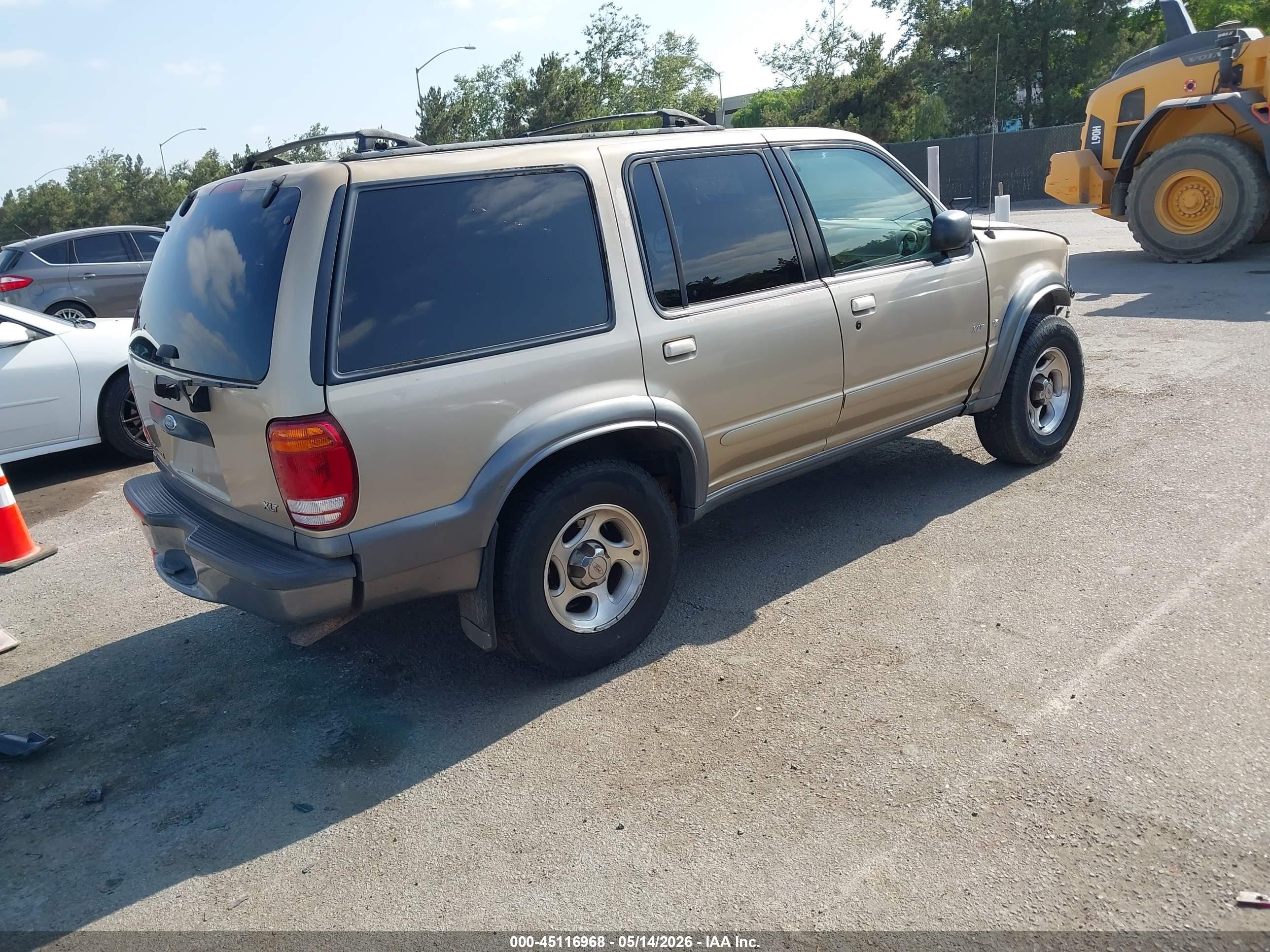 2000 Ford Explorer Xlt Tan vin: 1FMZU63P6YZB63228