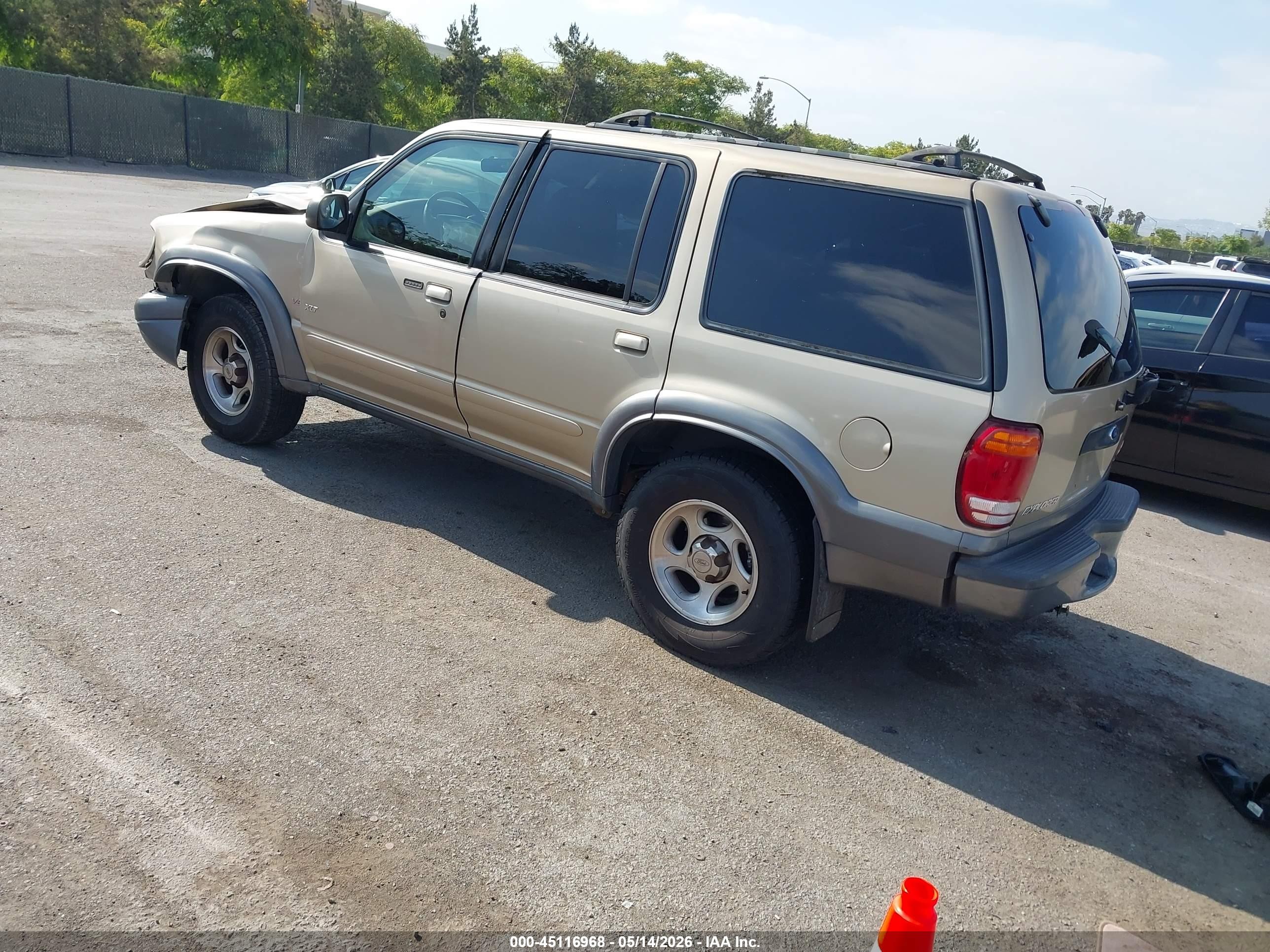 2000 Ford Explorer Xlt Tan vin: 1FMZU63P6YZB63228