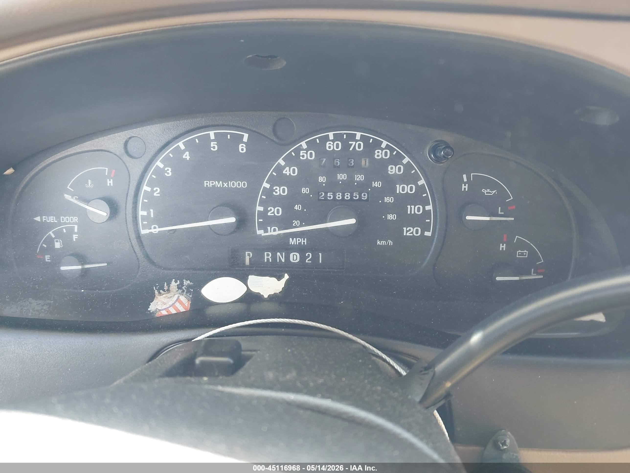 2000 Ford Explorer Xlt Tan vin: 1FMZU63P6YZB63228