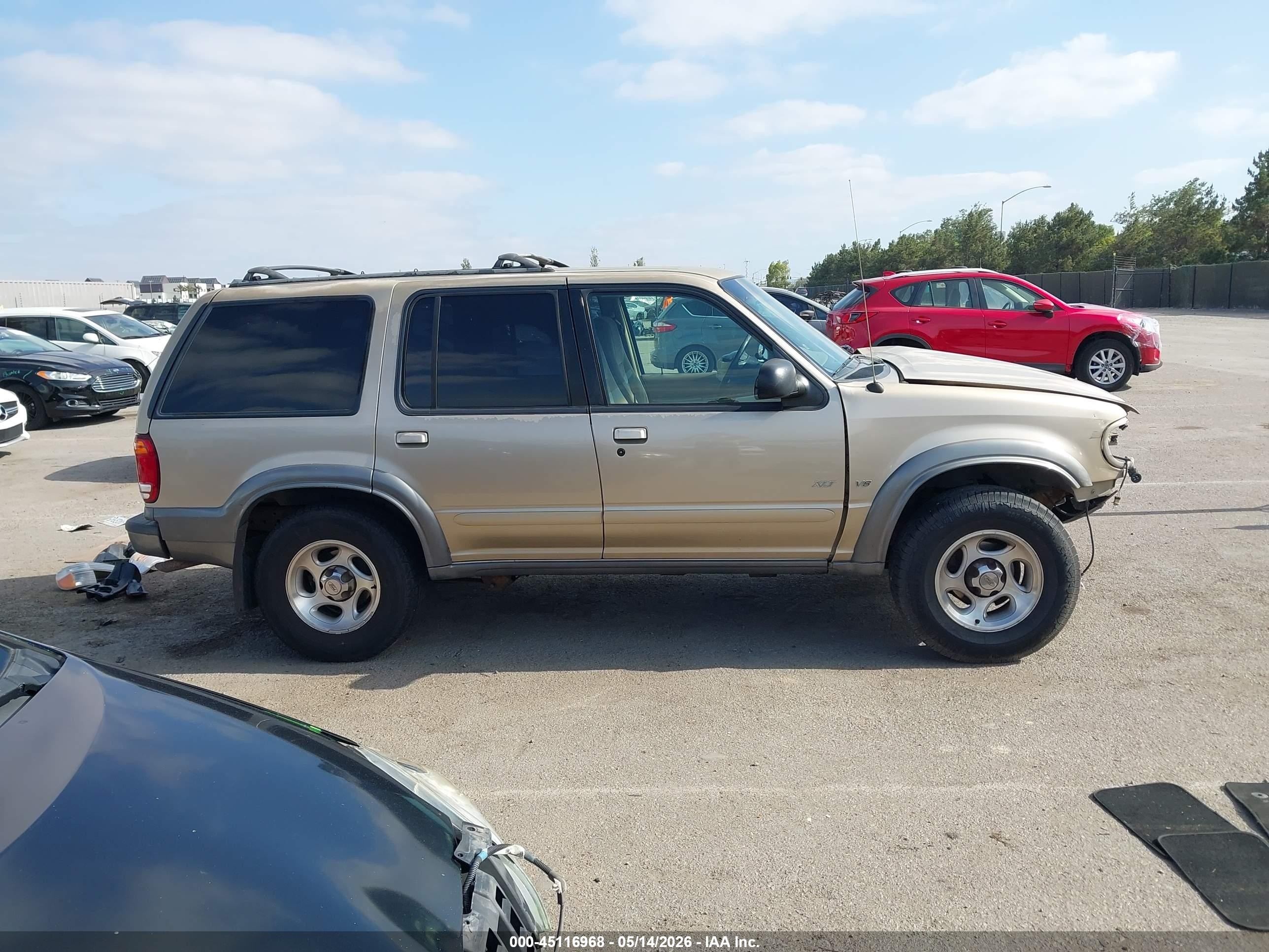 2000 Ford Explorer Xlt Tan vin: 1FMZU63P6YZB63228