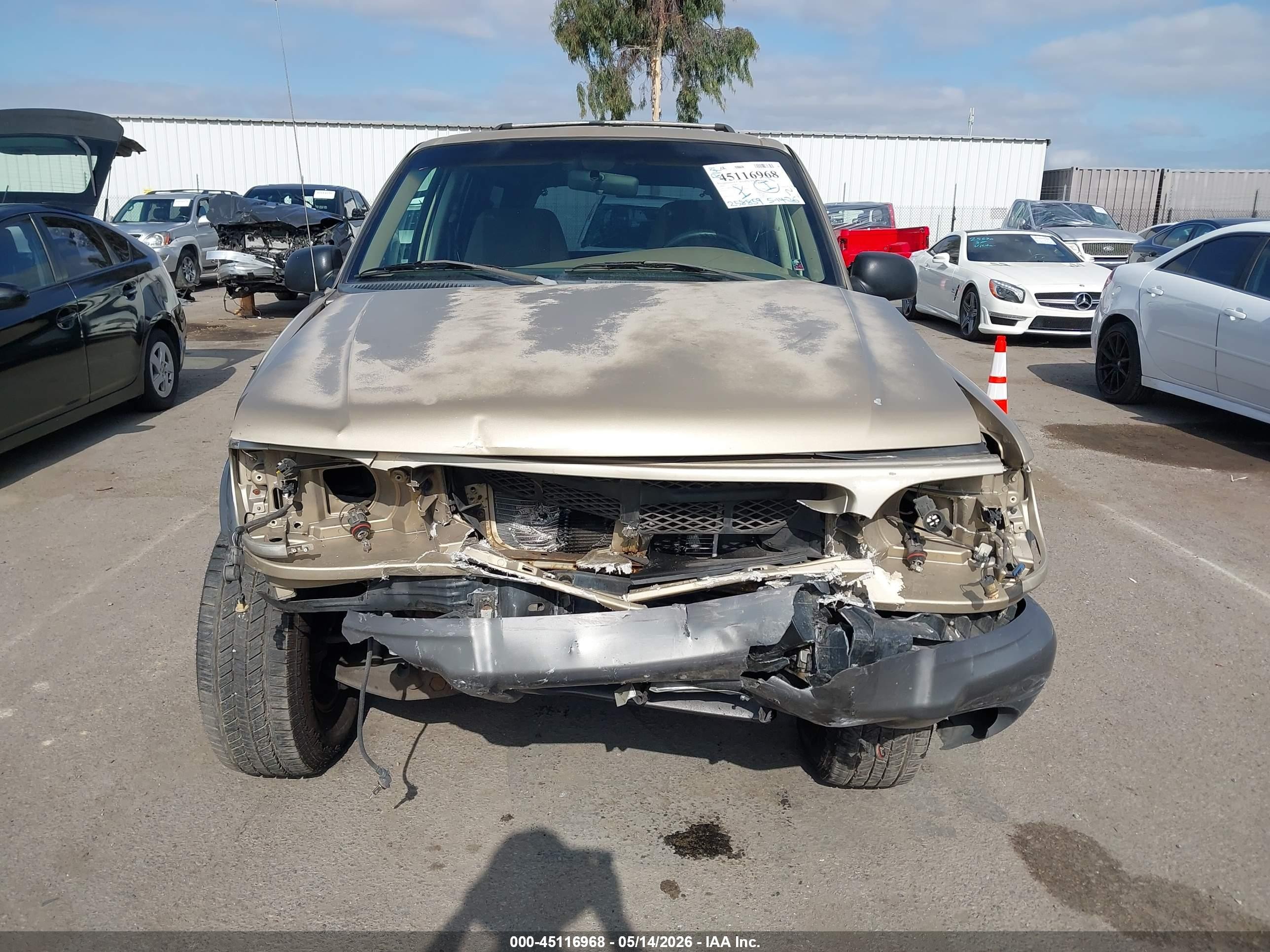 2000 Ford Explorer Xlt Tan vin: 1FMZU63P6YZB63228