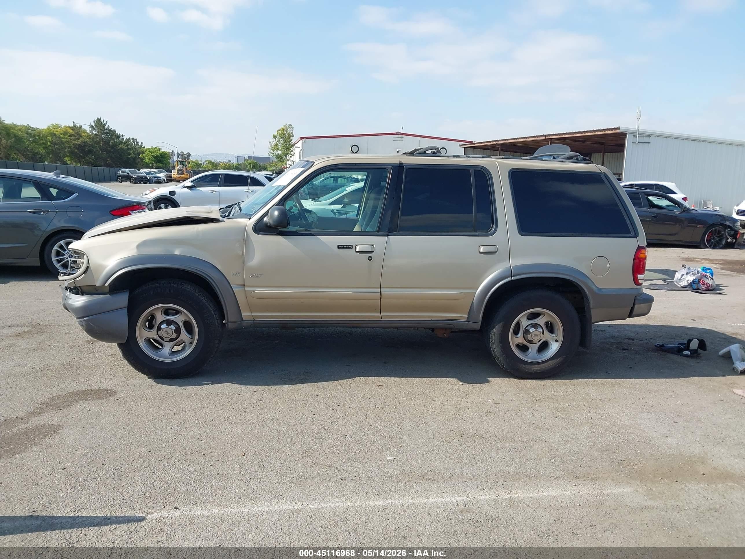 2000 Ford Explorer Xlt Tan vin: 1FMZU63P6YZB63228