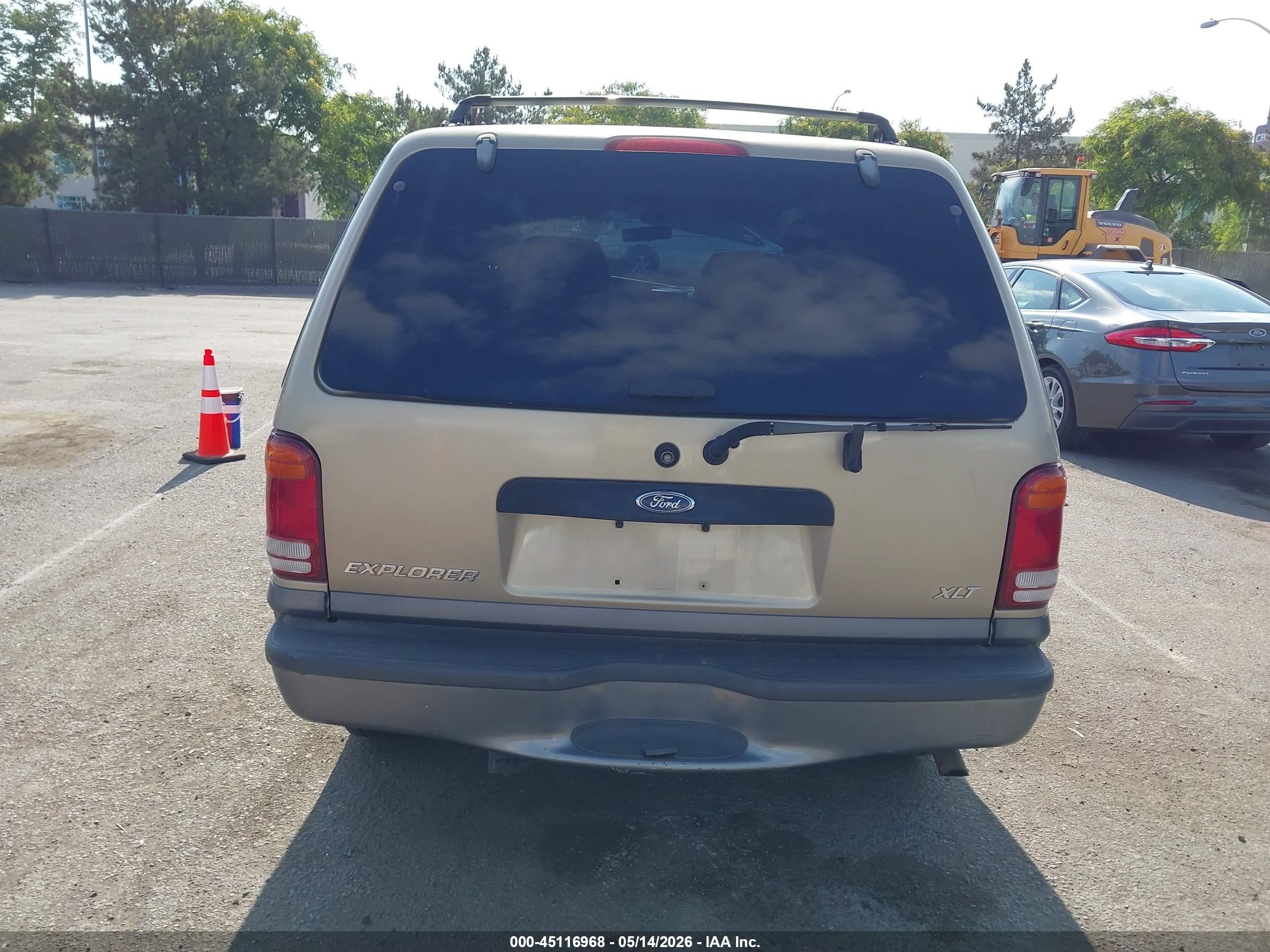 2000 Ford Explorer Xlt Tan vin: 1FMZU63P6YZB63228