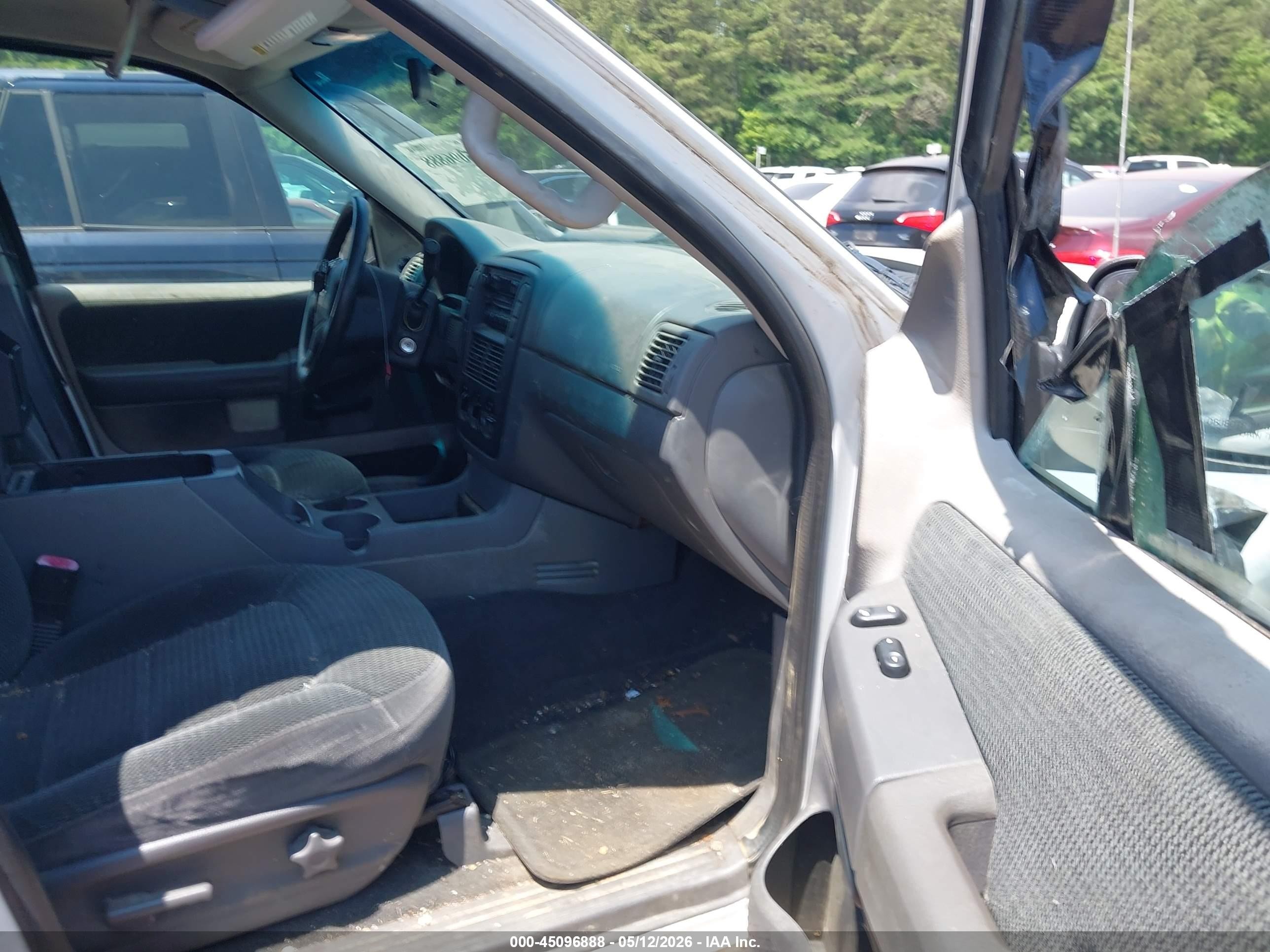 2002 Ford Explorer Xlt Белый vin: 1FMZU63W32UB11521