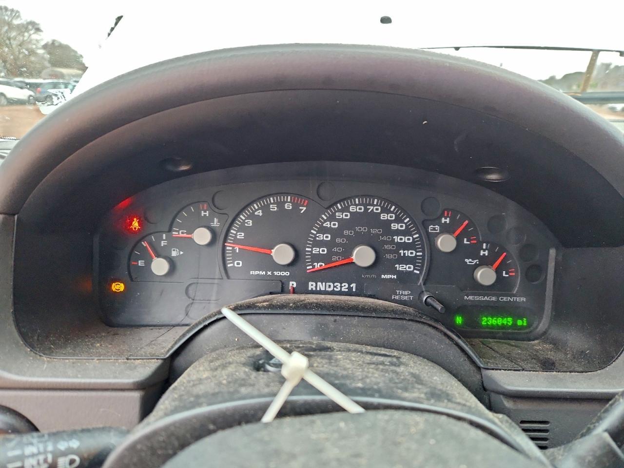 2005 Ford Explorer Xlt White vin: 1FMZU63W95UA77184